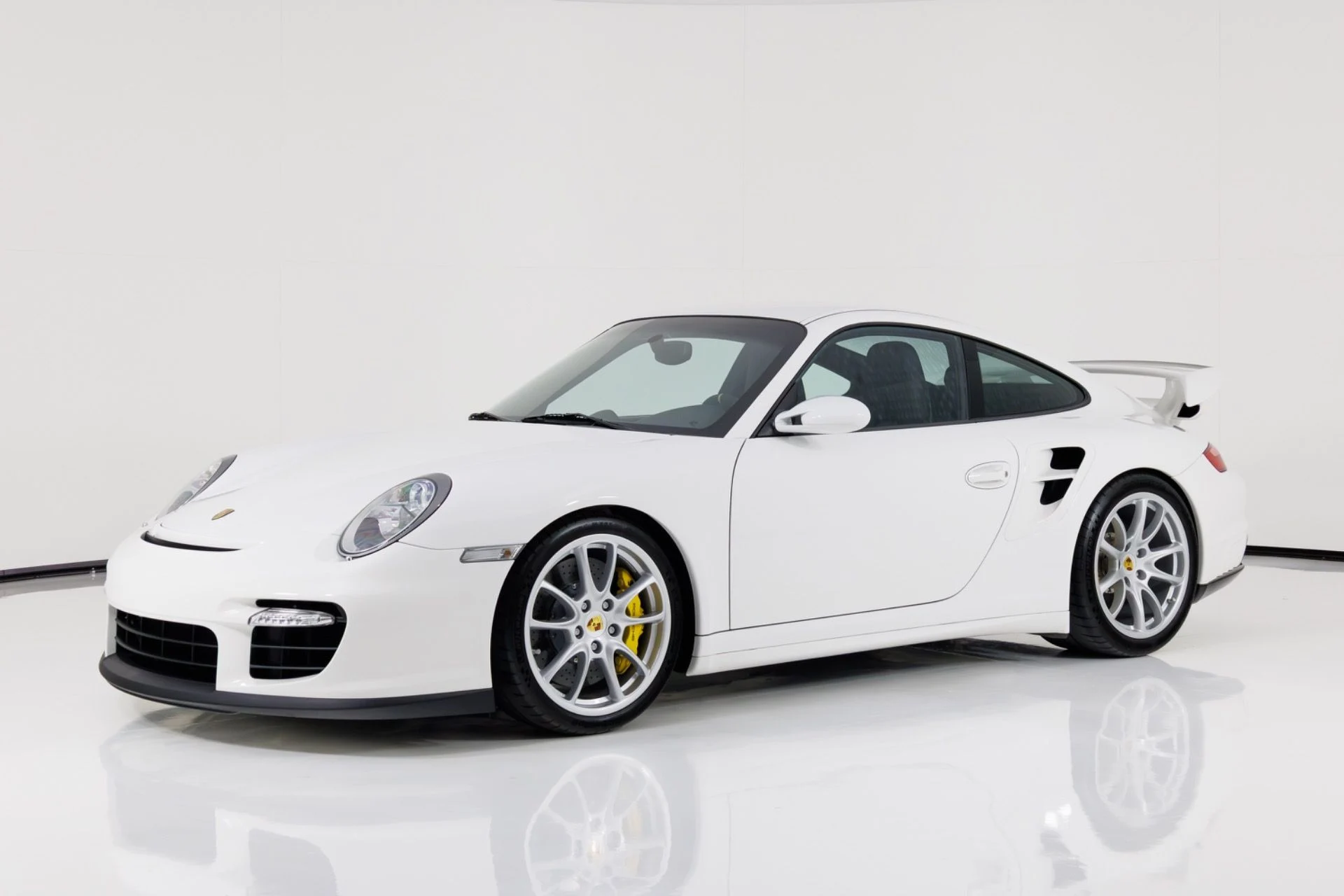 mph006_2369152799_Used_2008_Porsche_911_GT_2_1773330749_fefa0d2e3a