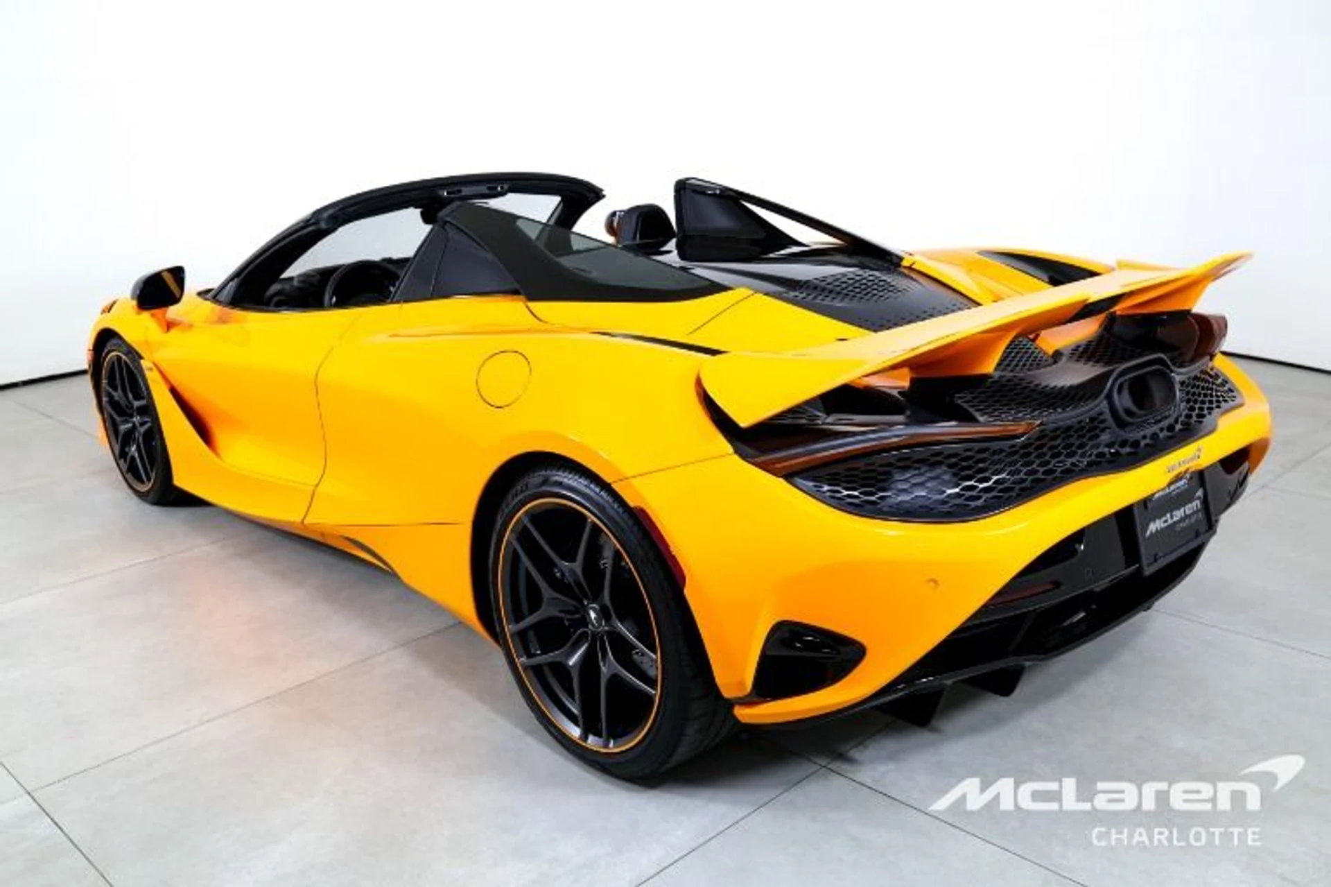 mph006_2374661716_Used_2024_Mc_Laren_750_S_Spider_5e837a331d