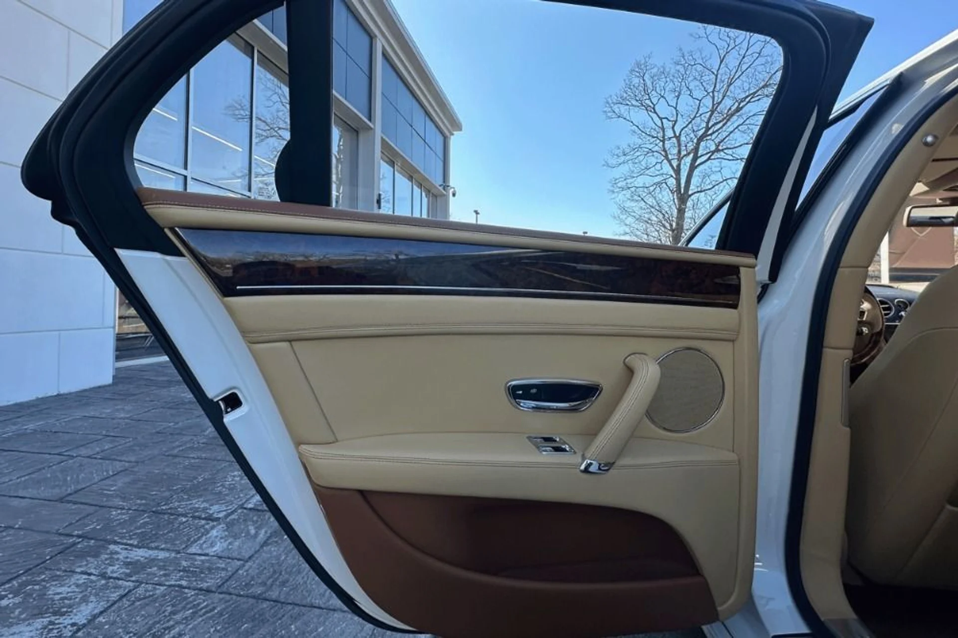 mph006_237490432_Used_2014_Bentley_Flying_Spur_1773932155_dade868887