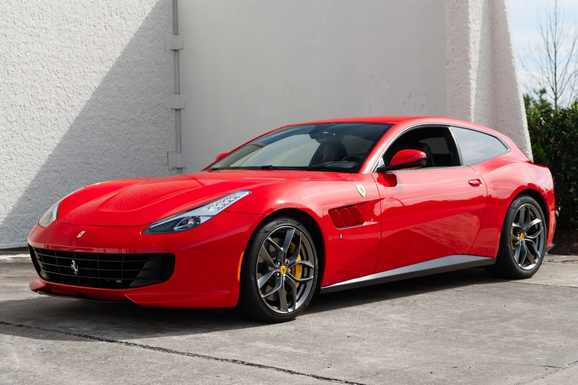 mph006_2375299607_Used_2018_Ferrari_GTC_4_Lusso_T_1771449324_8d880012e4