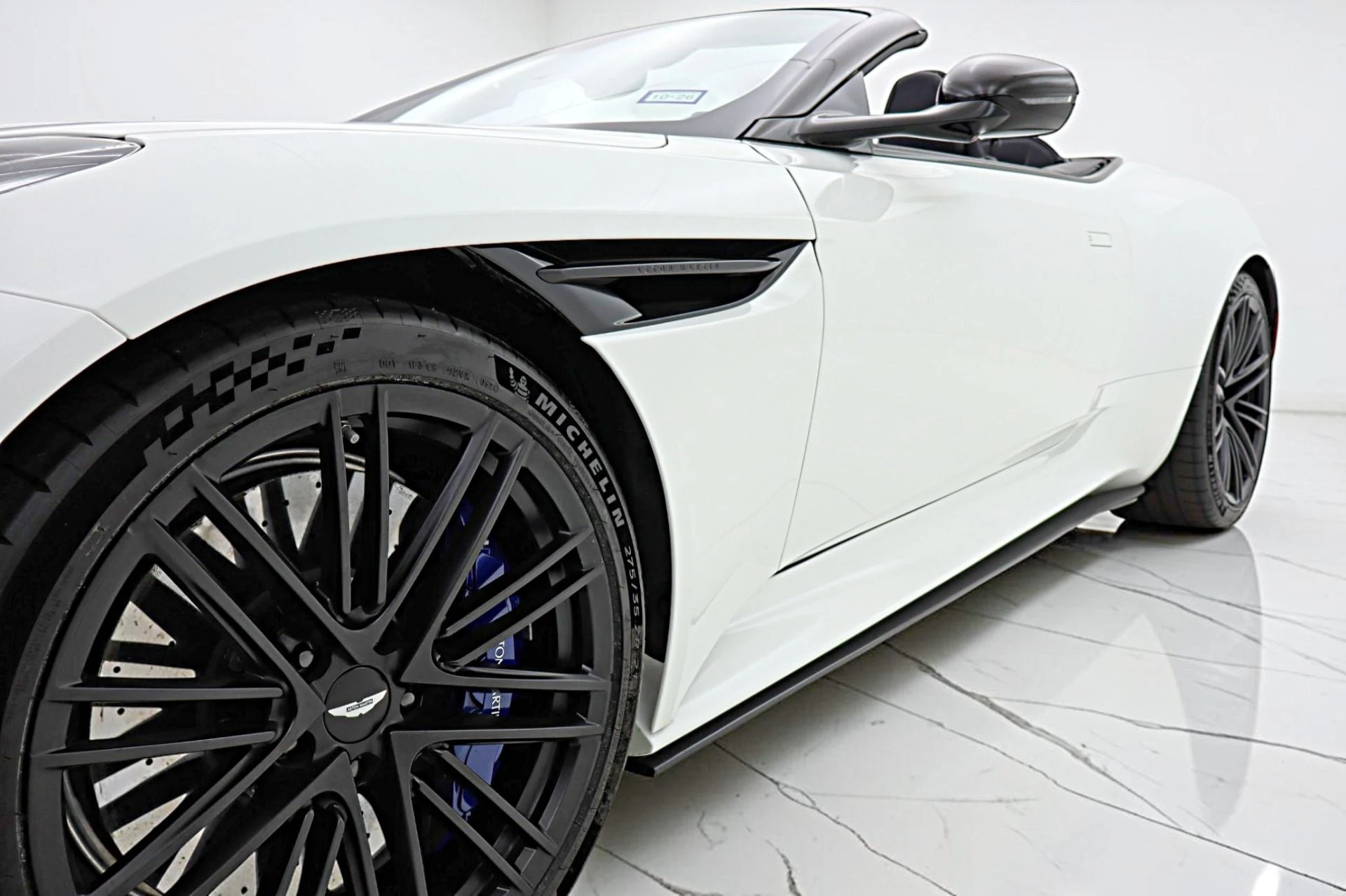 mph006_2378430216_Used_2024_Aston_Martin_DB_12_Volante_dc37014271