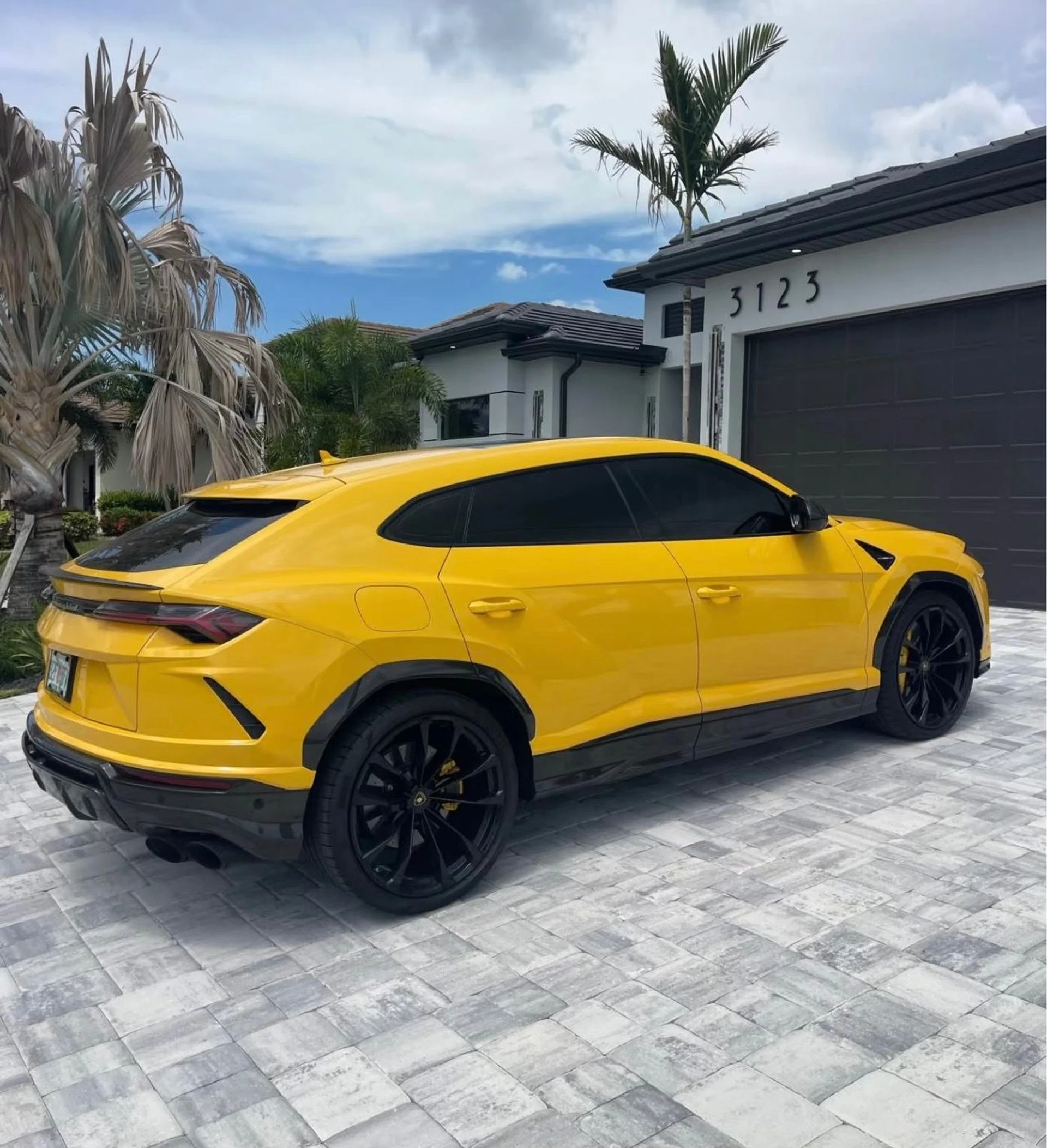 mph006_2378433979_Used_2020_Lamborghini_Urus_1754064717_5faf71234d