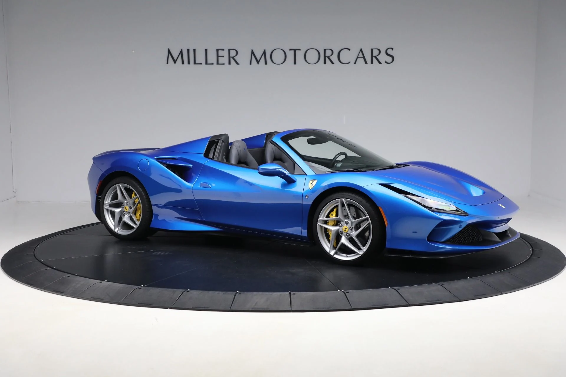 mph006_2379245094_Used_2023_Ferrari_F8_Spider_ab0860e07c