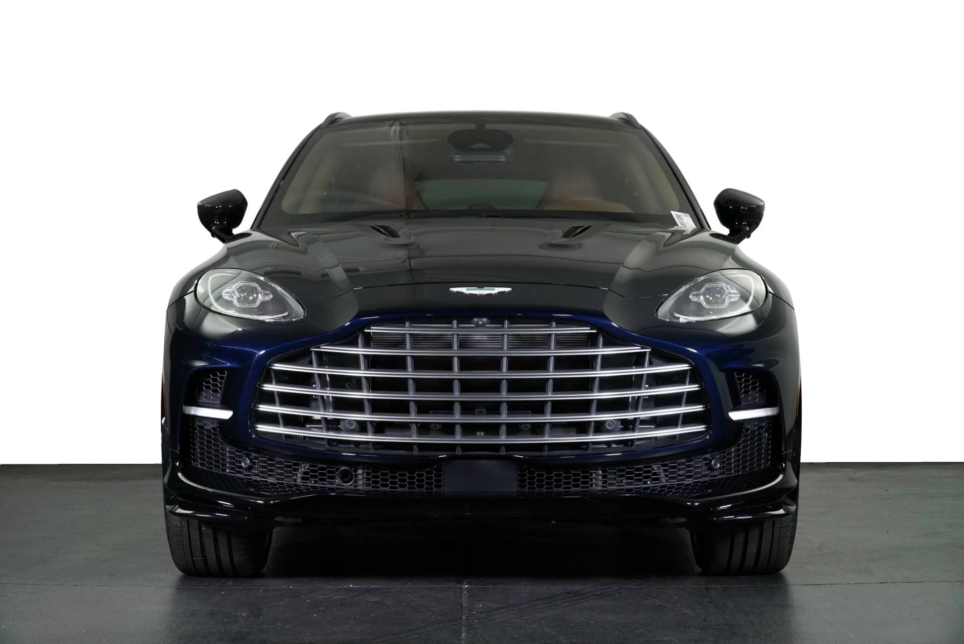 mph006_2408249520_New_2026_Aston_Martin_DBX_707_1769300415_c77e9e1050