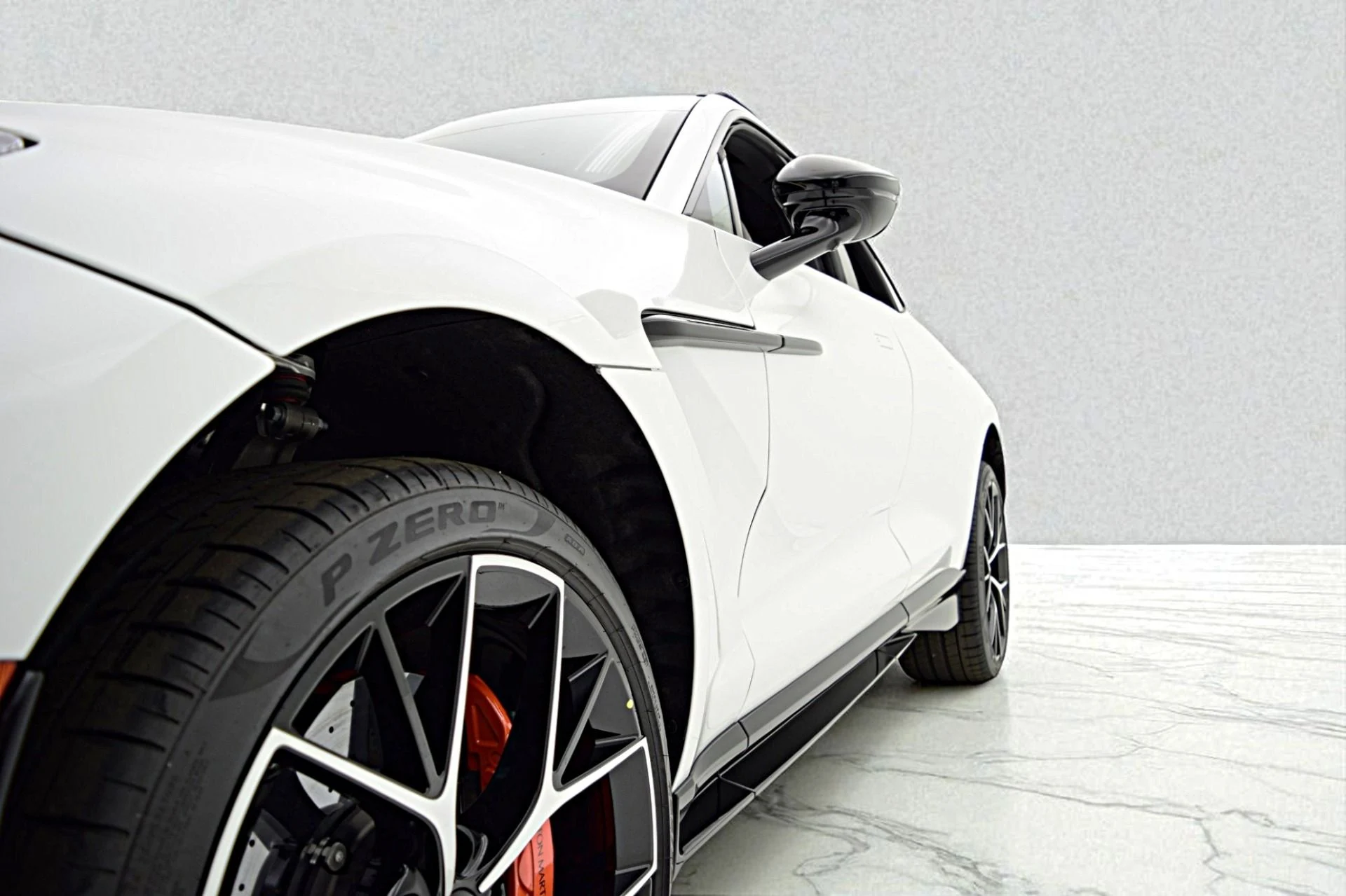 mph006_2419425188_New_2025_Aston_Martin_DBX_707_48cc4ff513