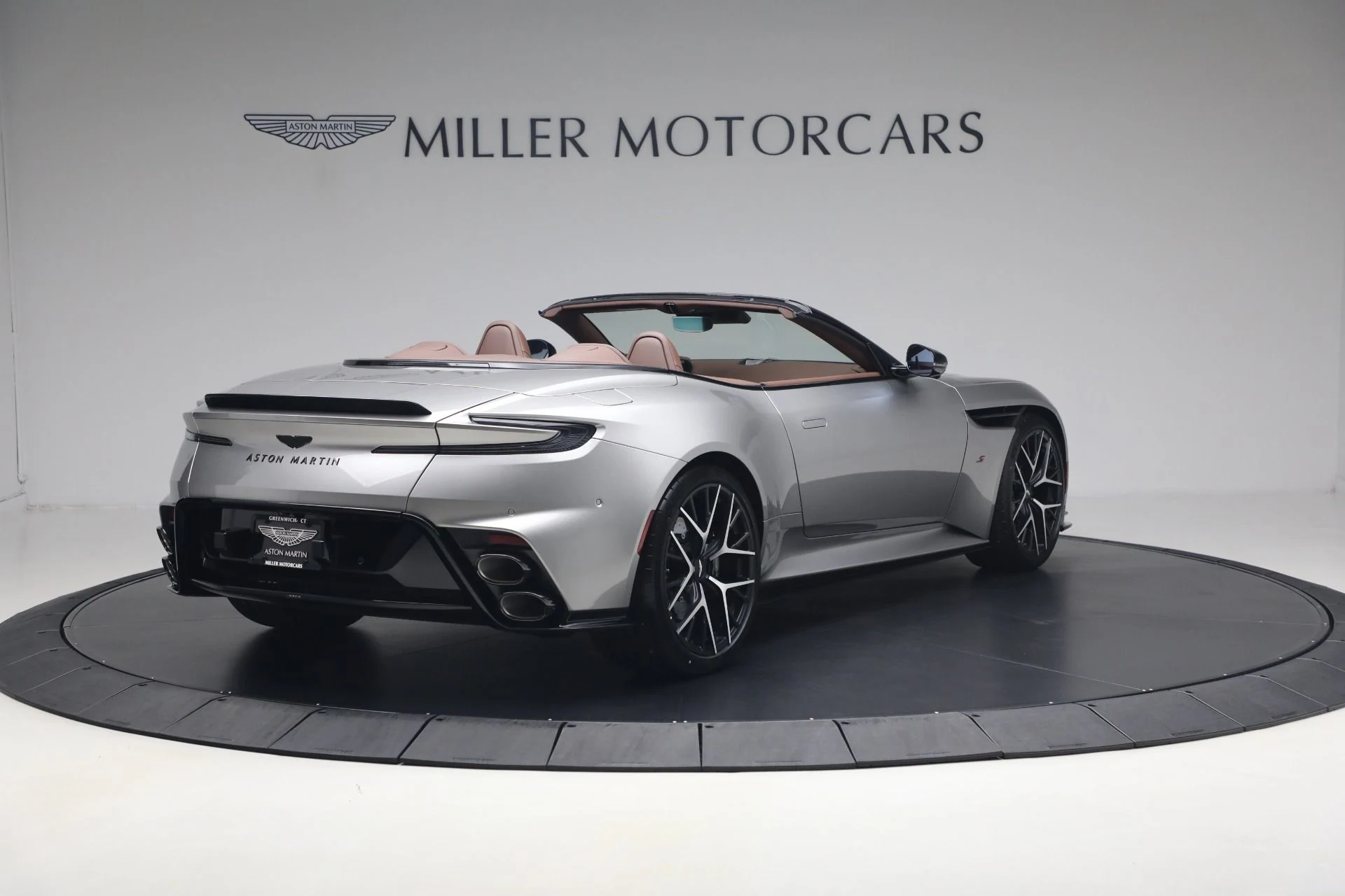 mph006_2424036334_New_2026_Aston_Martin_DB_12_S_Volante_1781361339_dba31fc978
