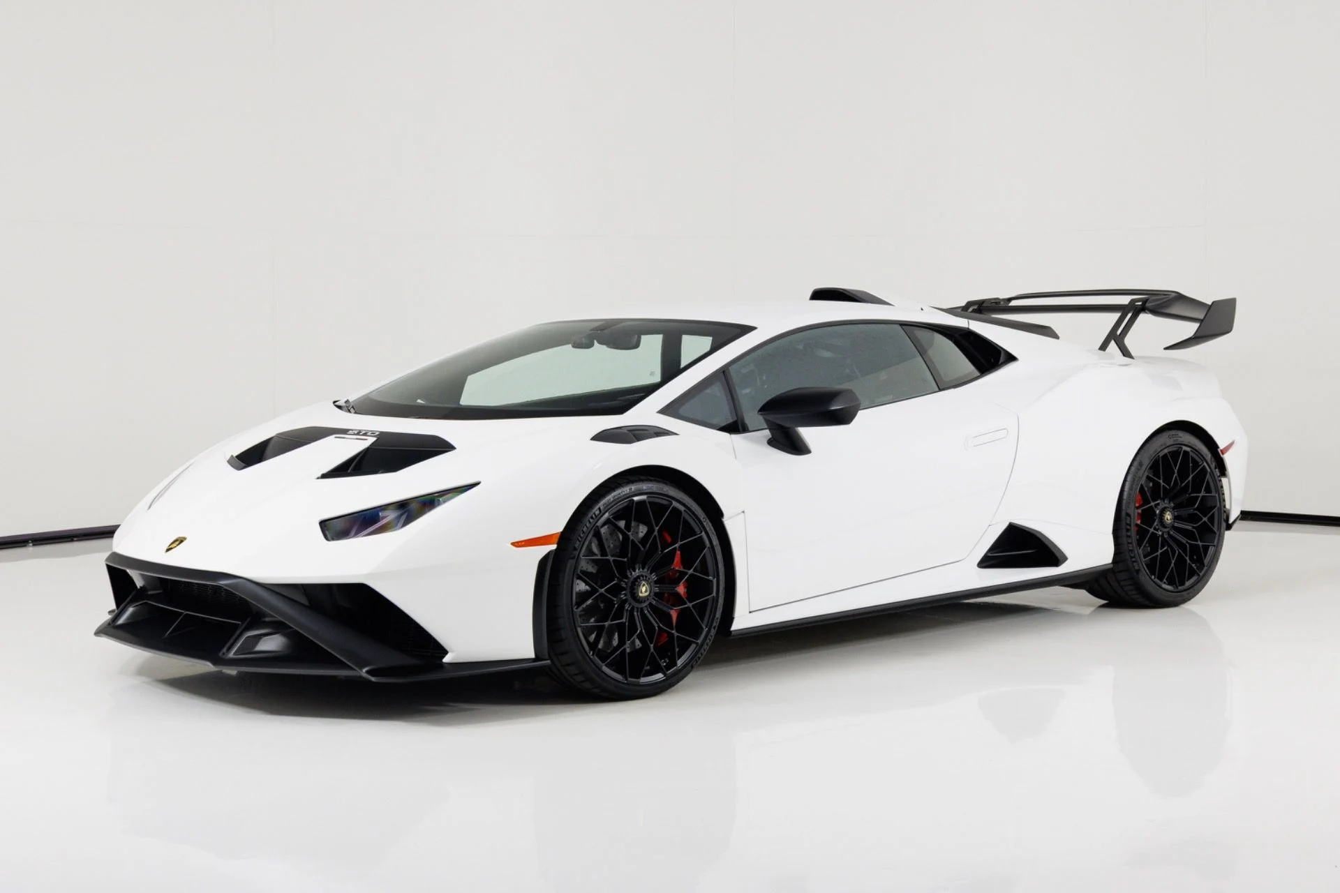 mph006_2433428541_Used_2021_Lamborghini_Huracan_STO_1789754411_6aae979f67