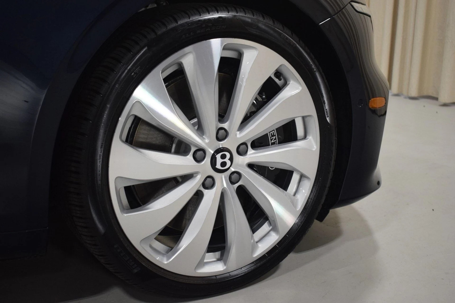 mph006_2440768091_41efd6ce0fcf4a3e850de9583099ba77x_0588b93578