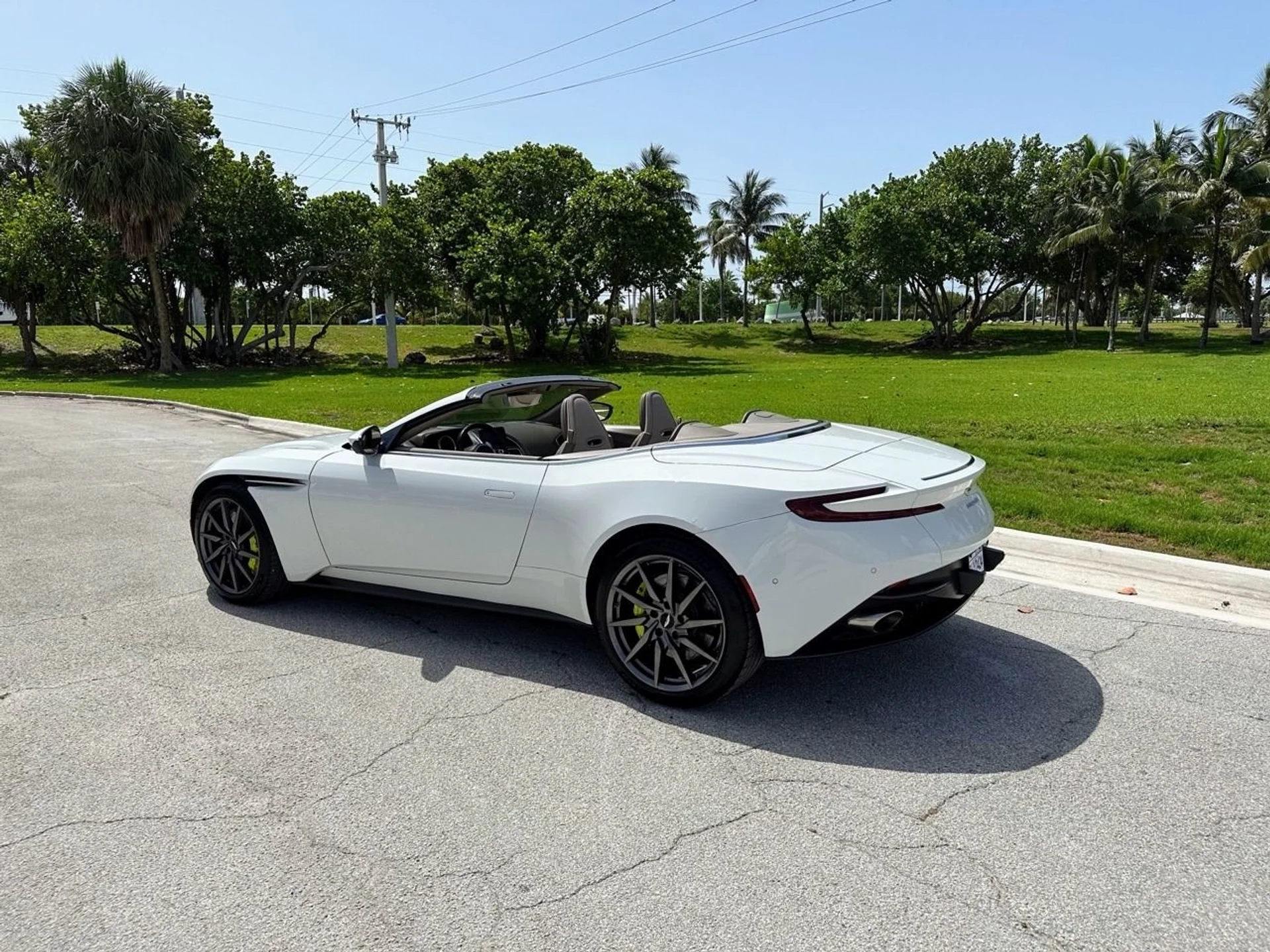 mph006_2443524319_Used_2019_Aston_Martin_DB_11_Volante_1768416498_d7e19607fe
