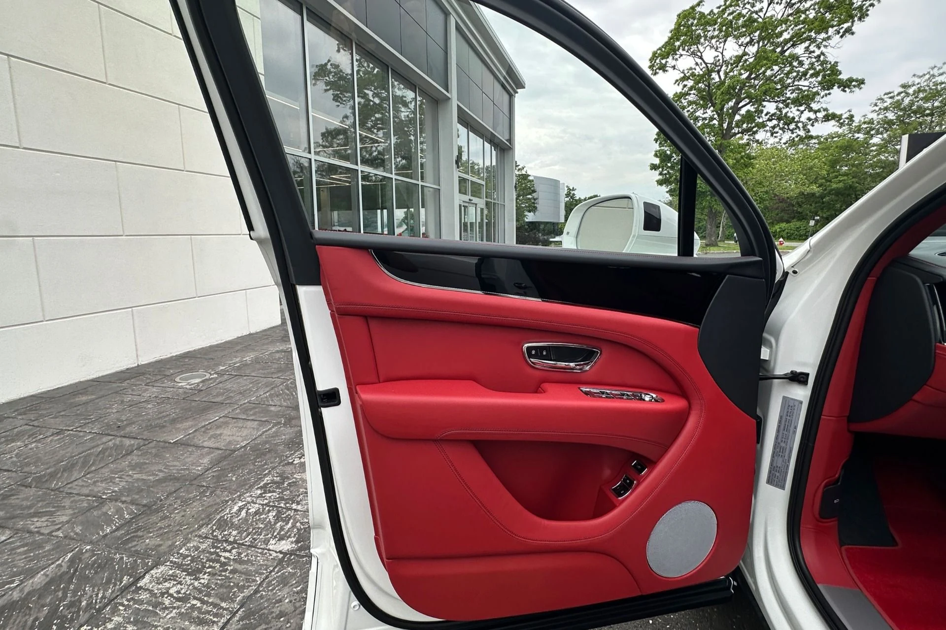 mph006_2447435874_New_2026_Bentley_Bentayga_1779967612_f41fbdcfcc
