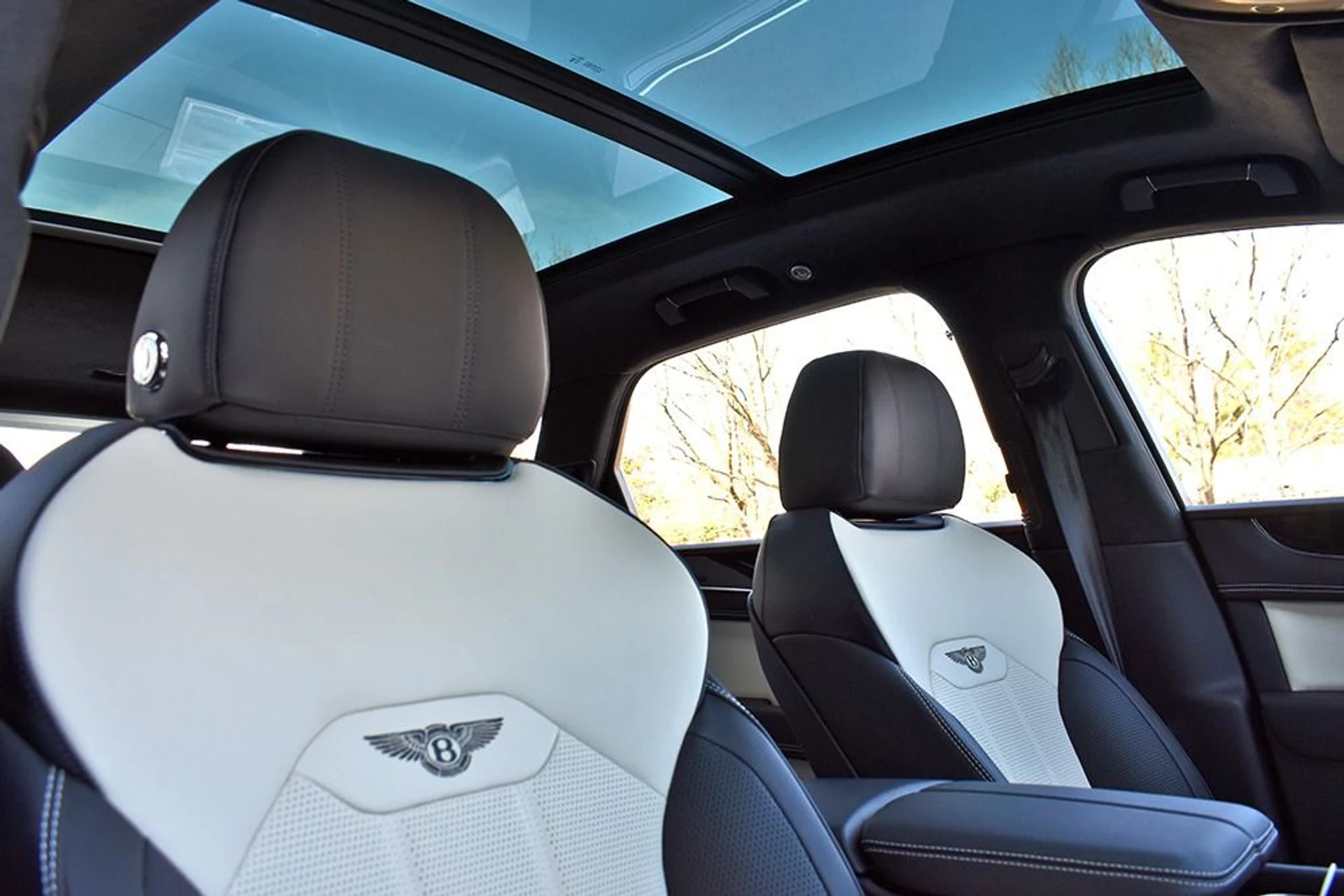 mph006_244925555_Used_2023_Bentley_Bentayga_V8_V8_1677534818_92fcfac52c