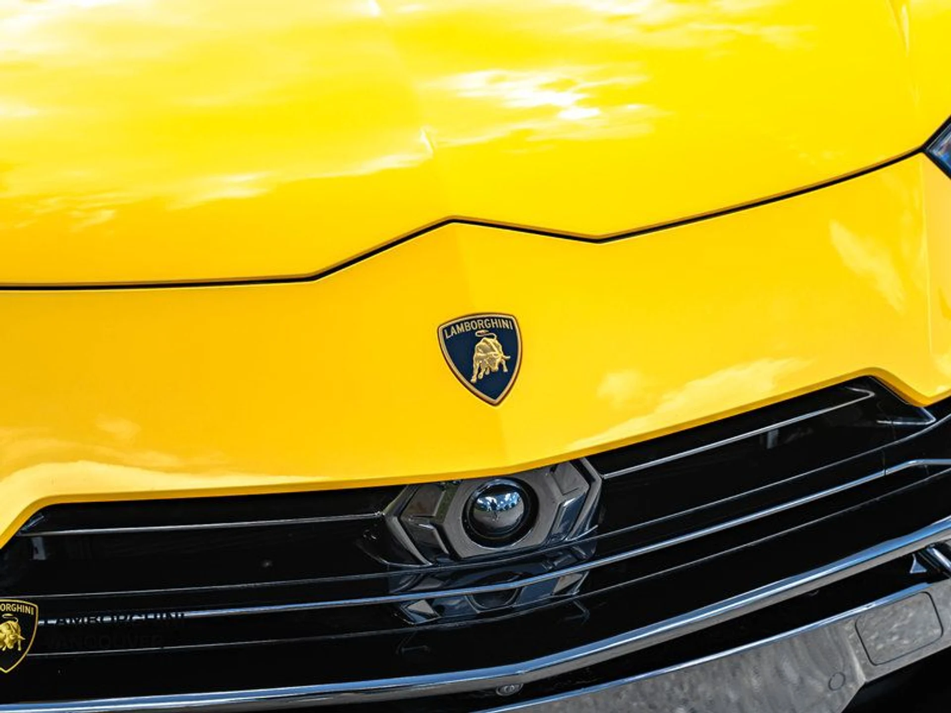 mph006_2449549553_38088919_08943_2024_lamborghini_urus_007_1c77a3a374