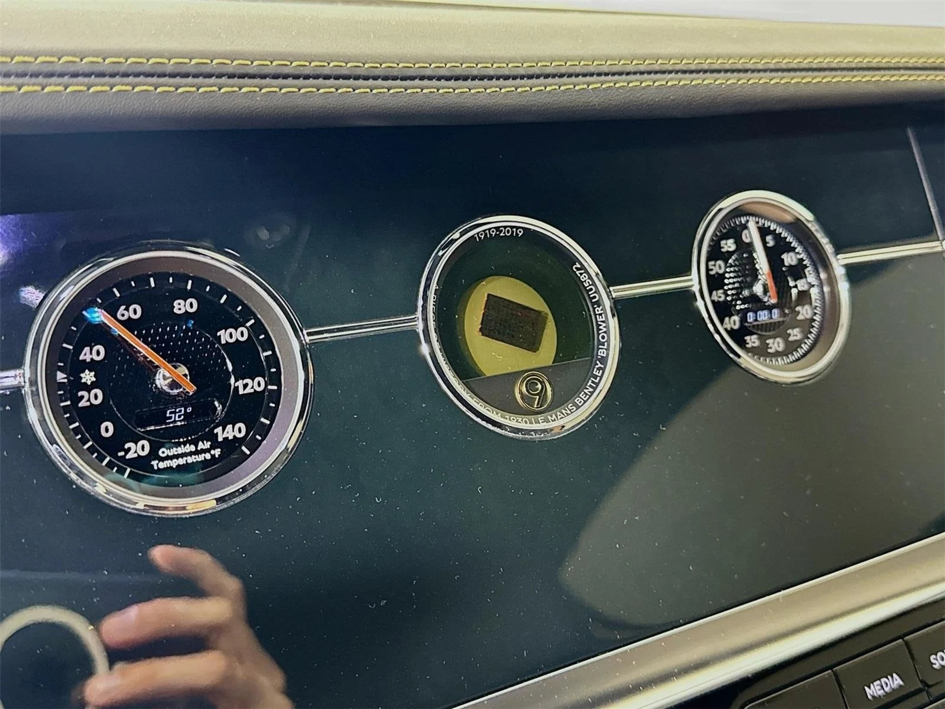 mph006_2464216351_6c0e29e9be5ba3ccd6f8bae3484c83ccx_dc7de7bead