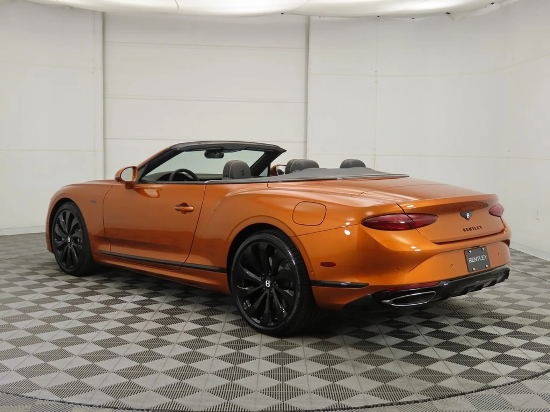 mph006_2464343223_new_2025_bentley_continental_gtblackeditionconvertible_8119_22910187_7_1024_749e46a17a