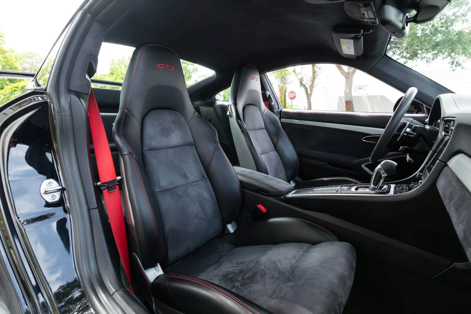 mph006_2479206964_Used_2018_Porsche_911_GT_3_1780452373_4170979015