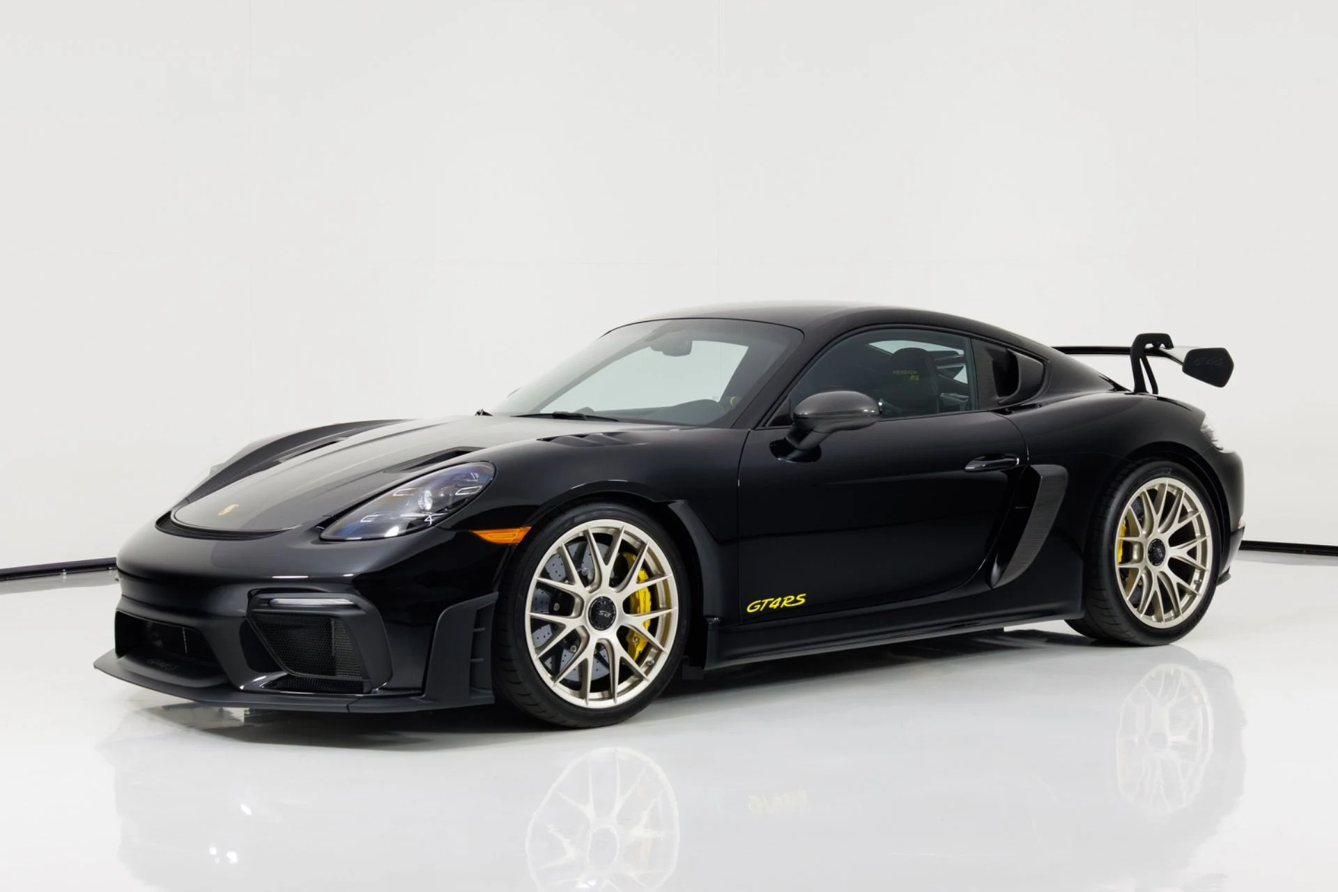 mph006_2479235229_Used_2025_Porsche_718_Cayman_GT_4_RS_1774365211_6c989edc88