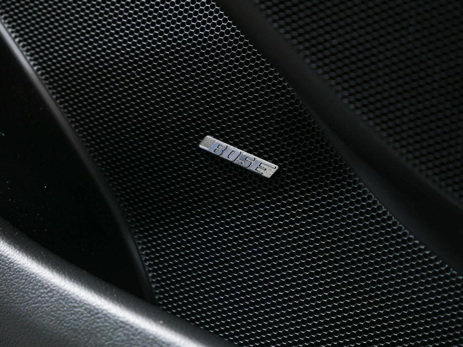 mph006_2485484757_hmu_DIR_Jgr_Rwn4f_R5_Pz_LW_Emjs_N1_A_3692c0ed05