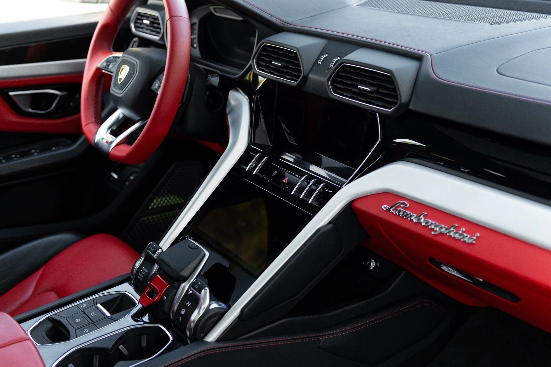 mph006_2499928025_Used_2021_Lamborghini_Urus_1767069879_5a3449a5fb