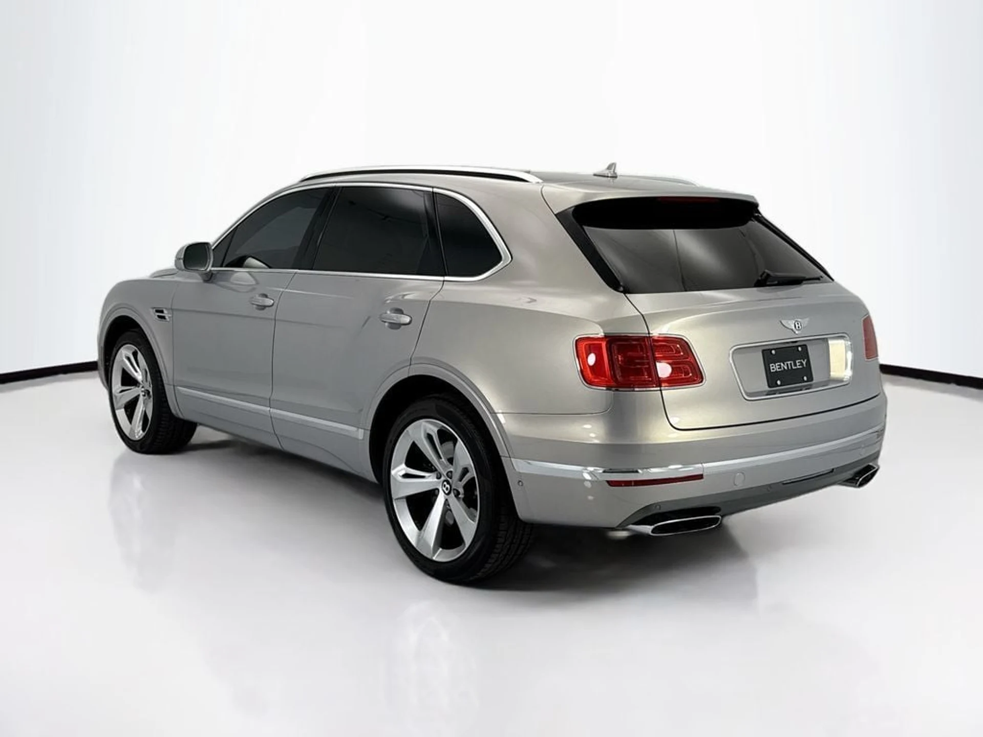 mph006_2530126276_used_2018_bentley_bentayga_8119_23013239_7_1024_ca4a592fb6