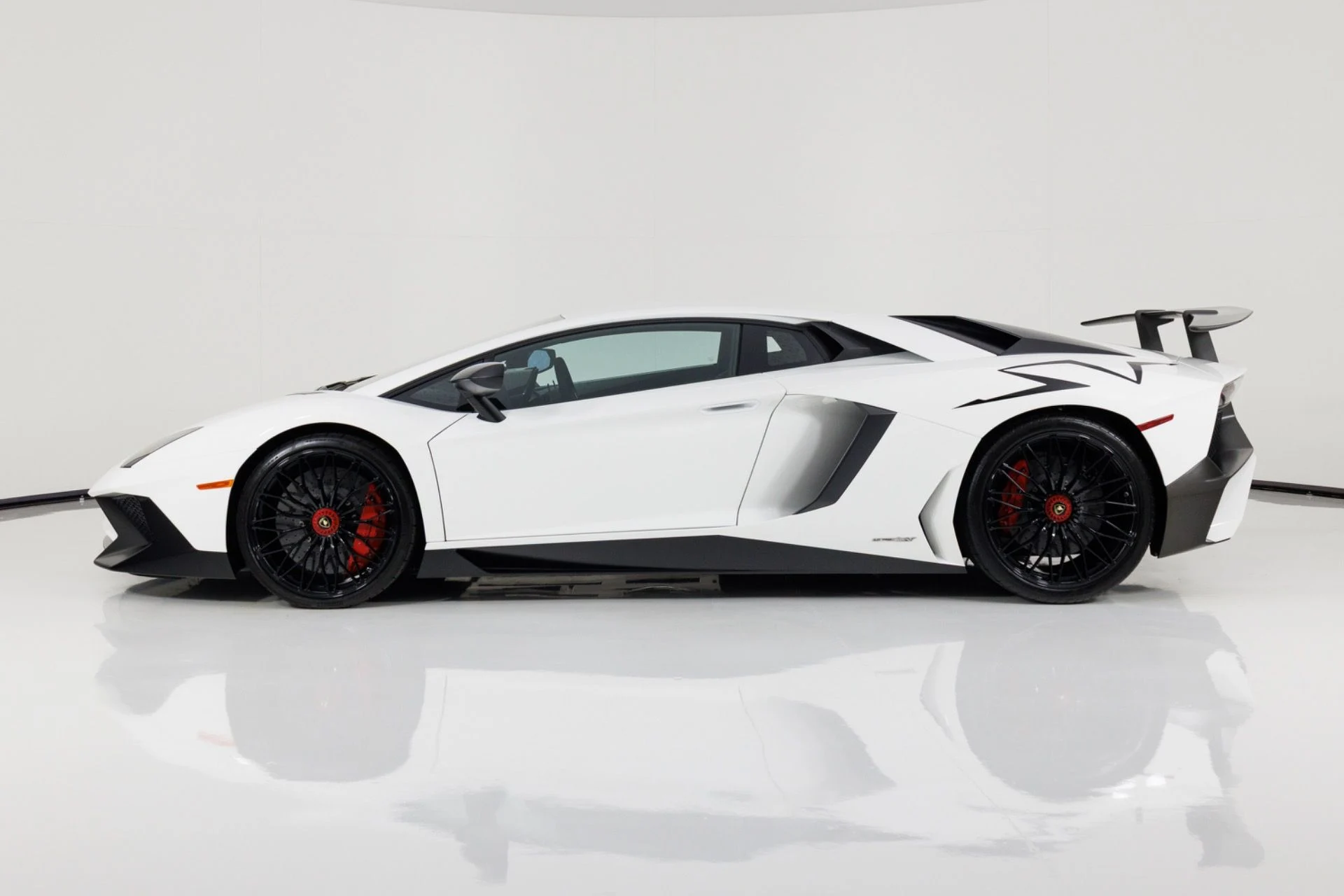 mph006_2534017170_Used_2016_Lamborghini_Aventador_LP_750_4_Superveloce_1779992498_48123deefb