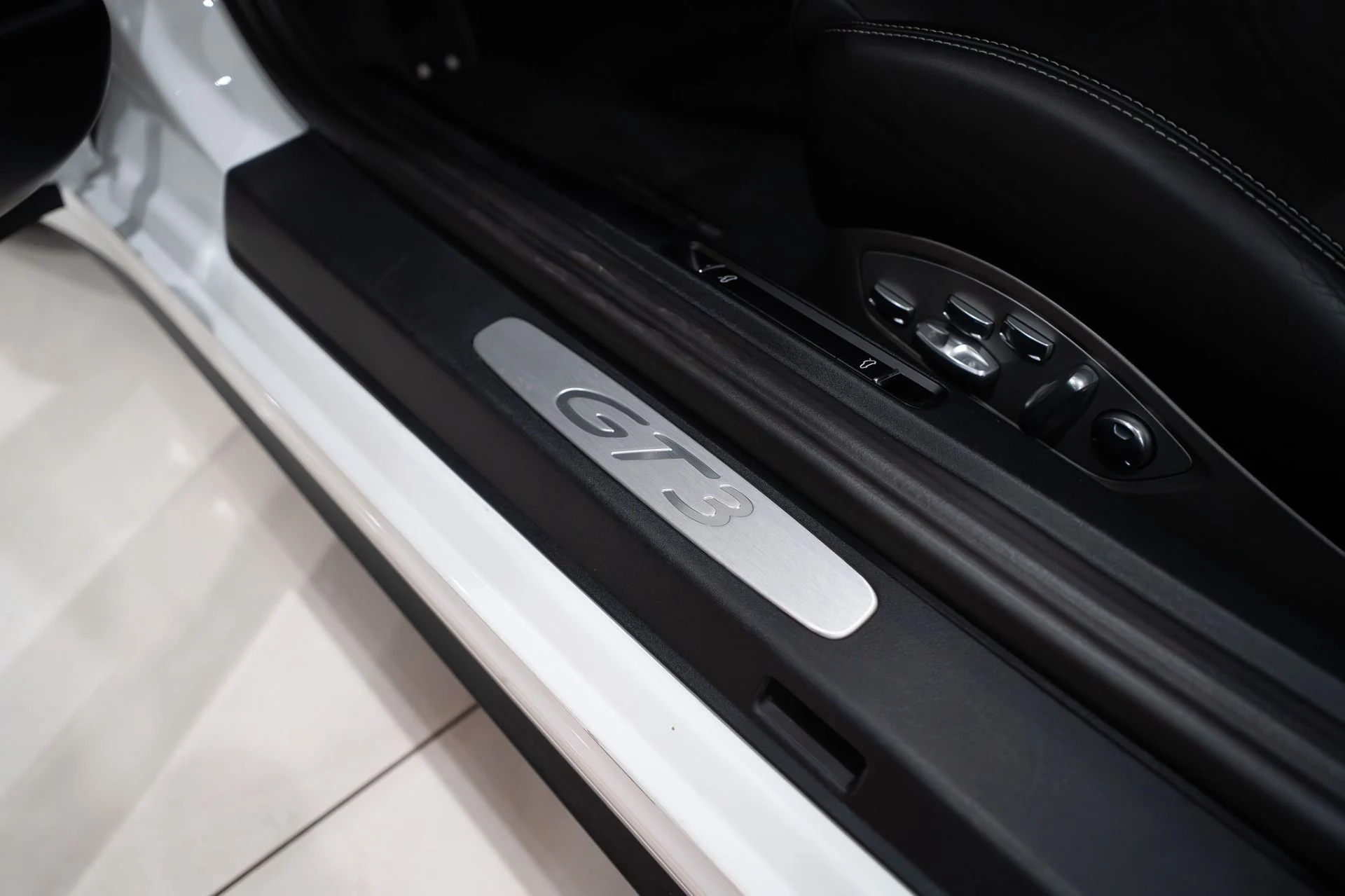 mph006_2534195674_13450_p7_l_a051787895