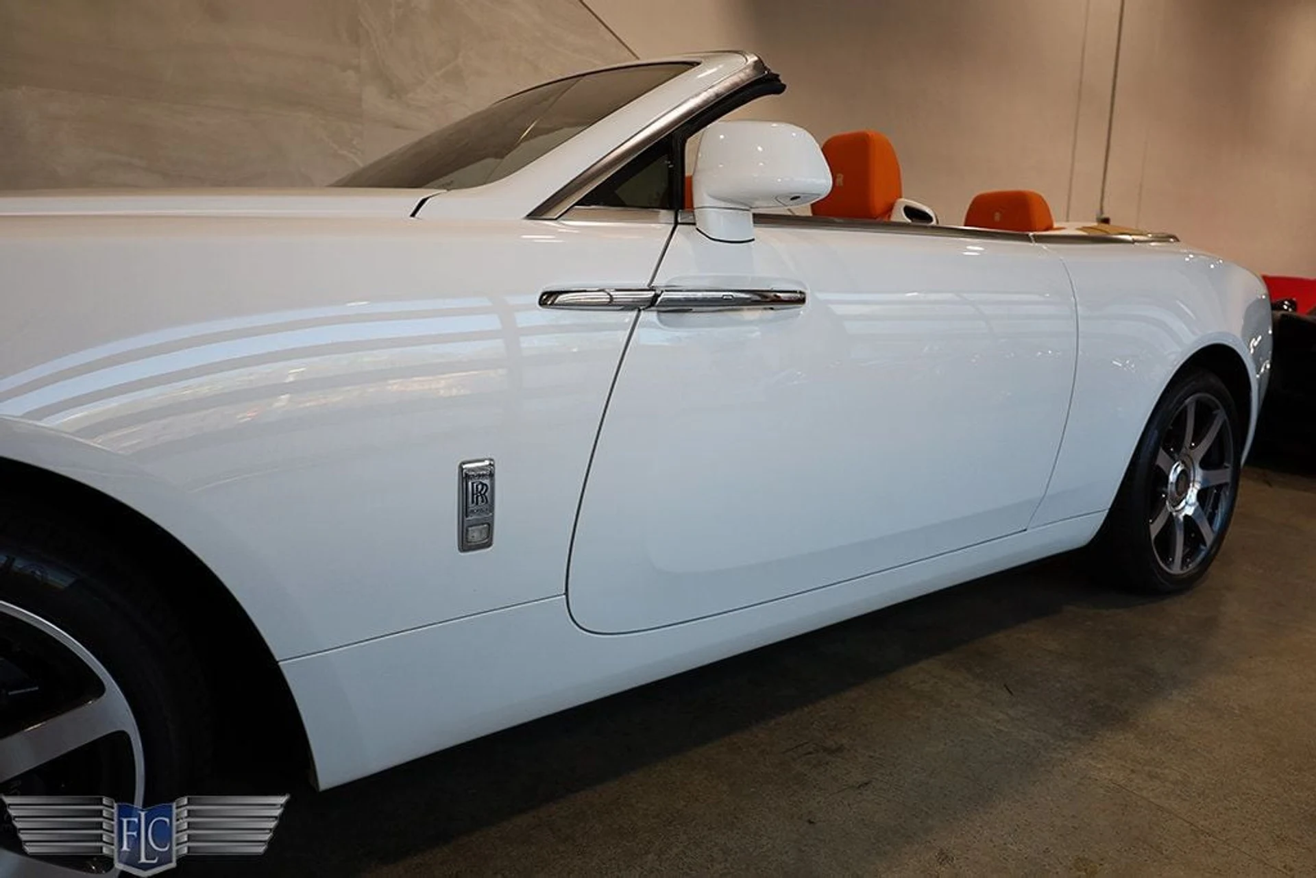 mph006_2535458288_used_2017_rolls_royce_dawn_convertible_9689_23041760_7_1024_3c5080644d