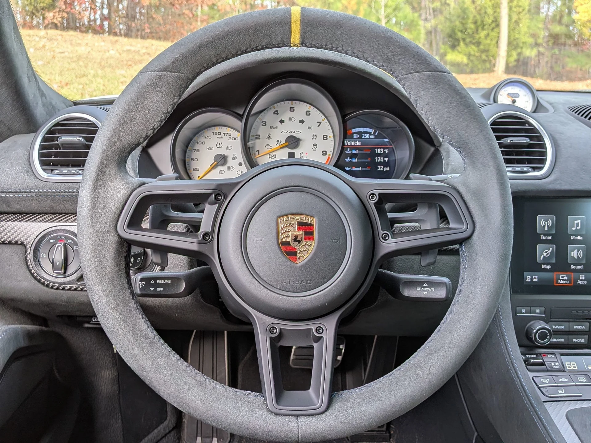 mph006_254341207_c4dc2b6120a702ddfd479653cd932c72x_5e683e5b35