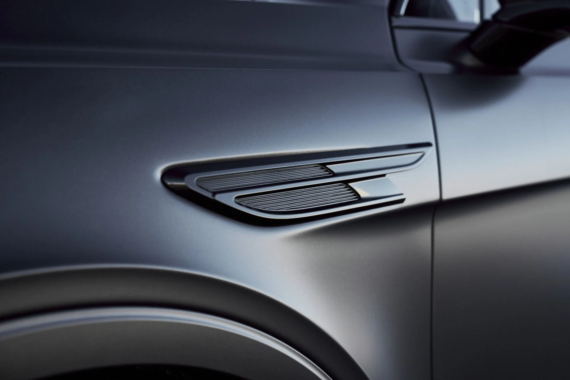 mph006_2545061806_Used_2025_Bentley_Bentayga_S_Black_Edition_1764904143_60ff2c44ea