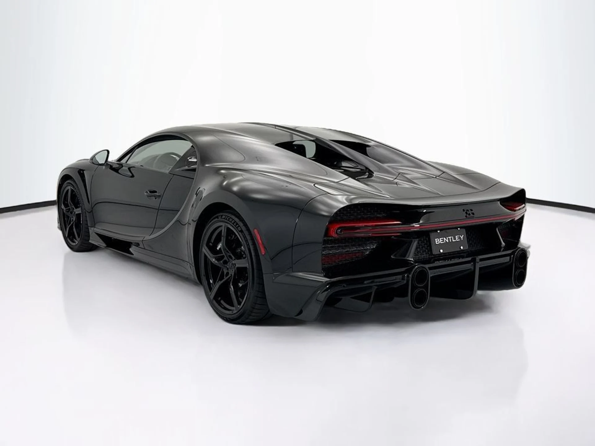 mph006_2546930224_used_2023_bugatti_chiron_supersport_8119_23034924_7_1024_fcf8384a4c