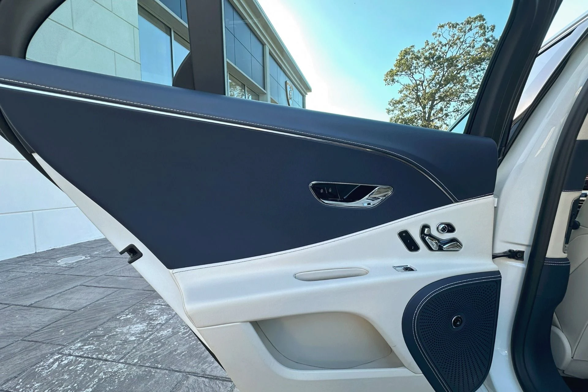 mph006_2550296543_Used_2022_Bentley_Flying_Spur_V8_1759839159_36a0464d1d