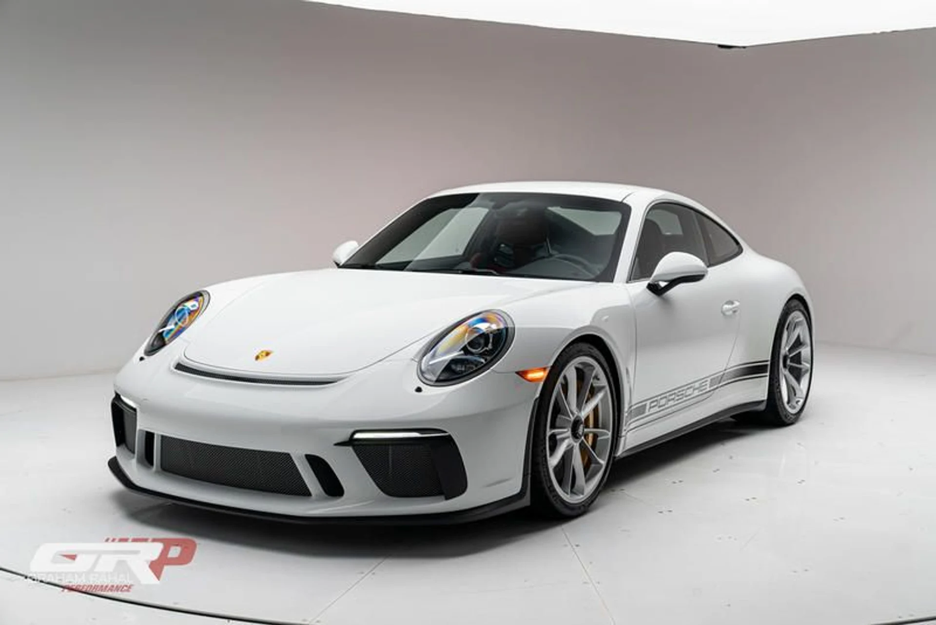 mph006_255096290_9054886_C_AF_6_E_49_DB_8504_F12_C7_F1_C3056_f0a9777bab