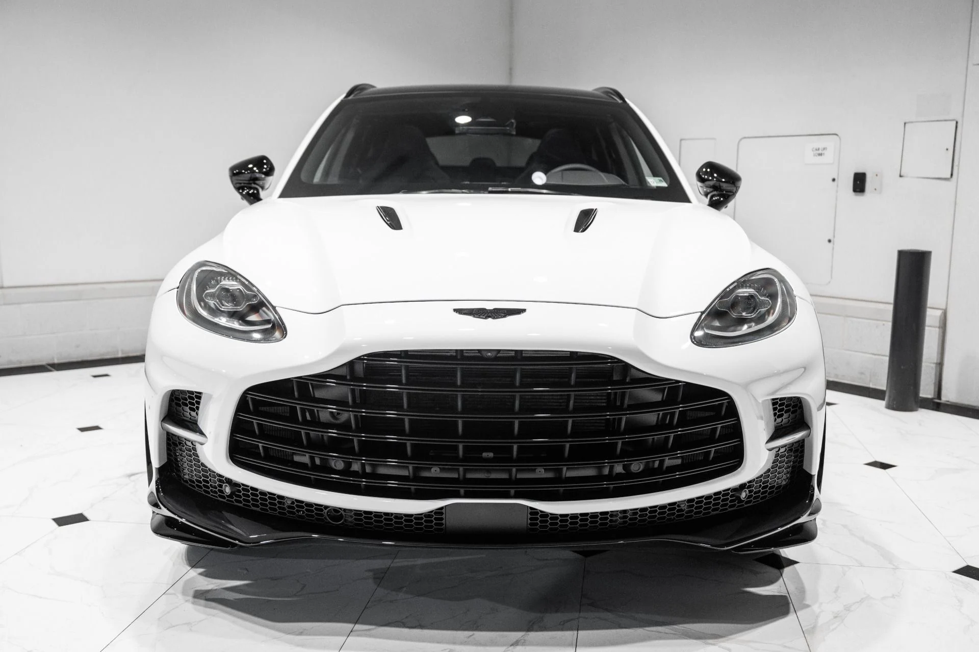 mph006_2558219660_New_2026_Aston_Martin_DBX_707_1765217762_e576ebd39b