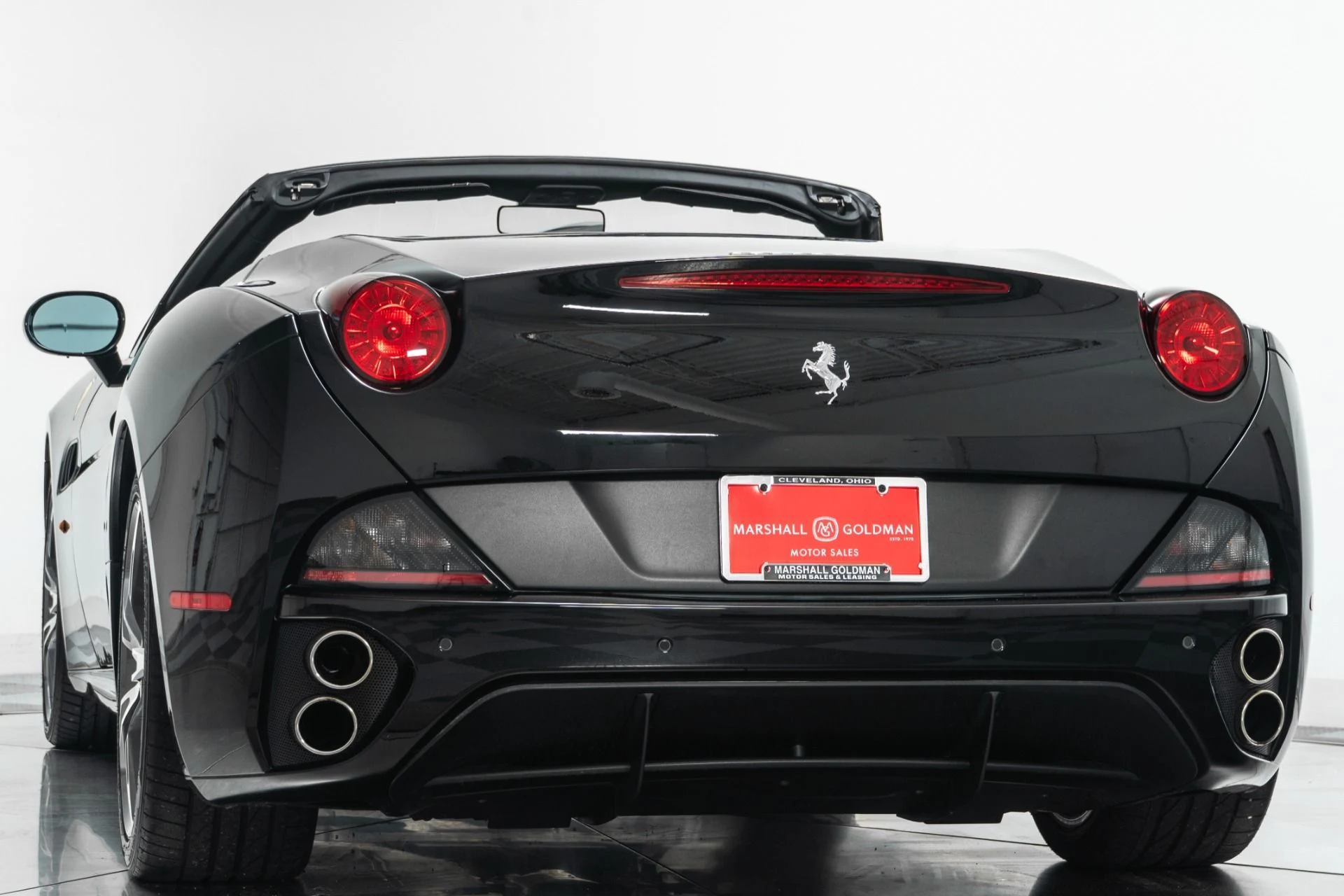 mph006_2559759680_Used_2014_Ferrari_California_1755618260_47add6c900