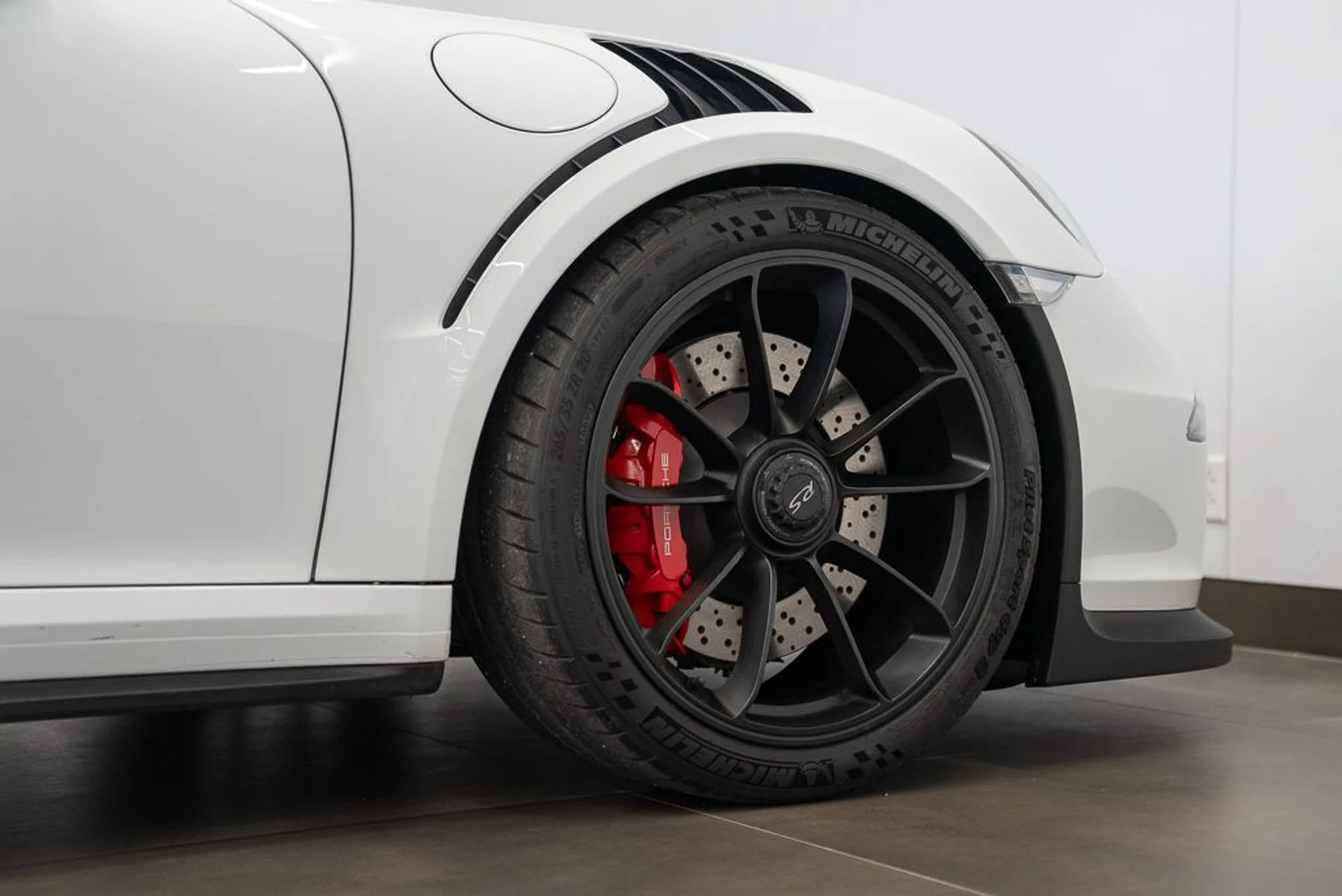 mph006_2576172138_porsche_911_2016_jpg_v_1780407122_e6b2c90c61