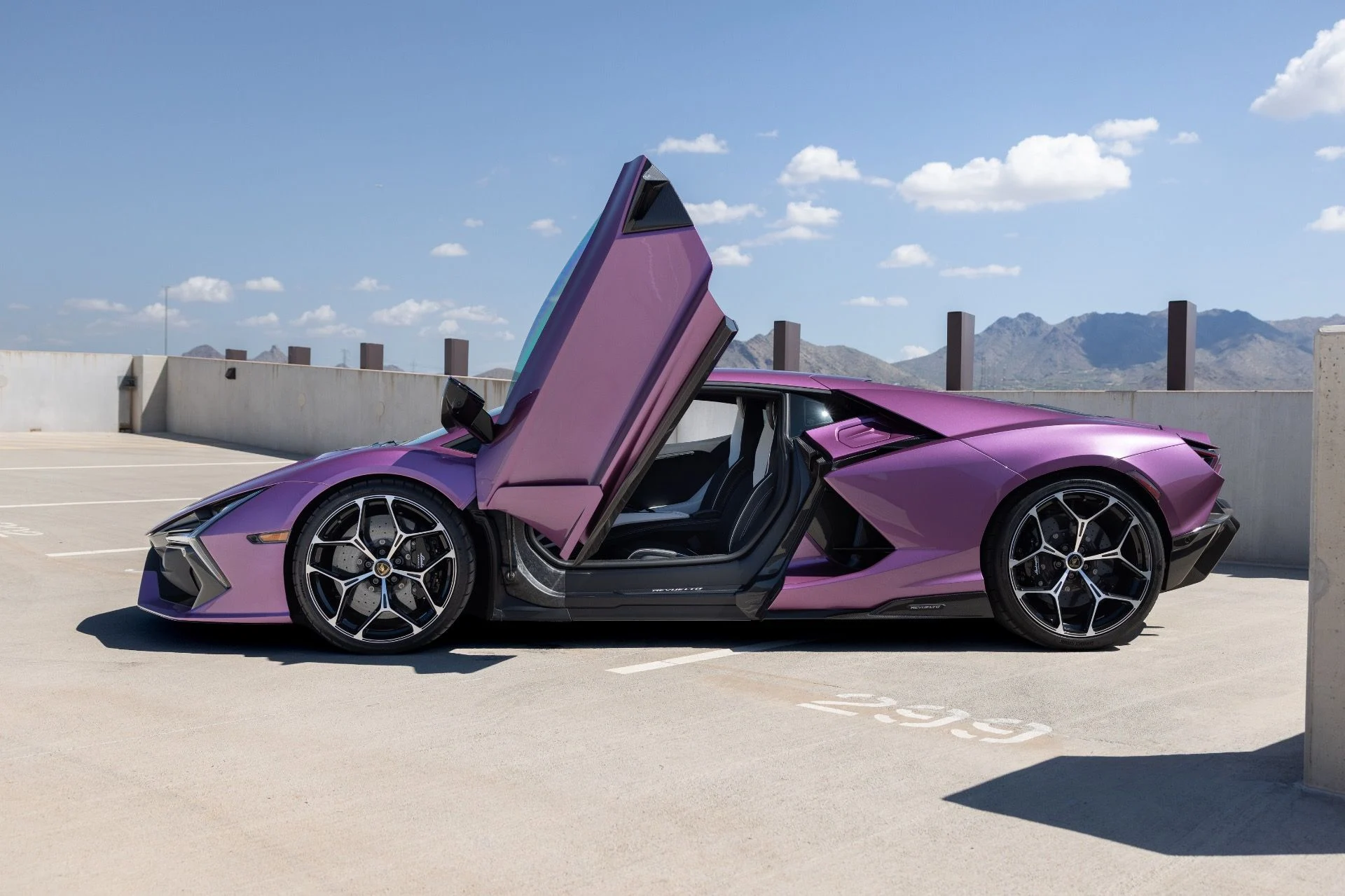 mph006_2576241113_Used_2026_Lamborghini_Revuelto_1788470491_f00eb0758c
