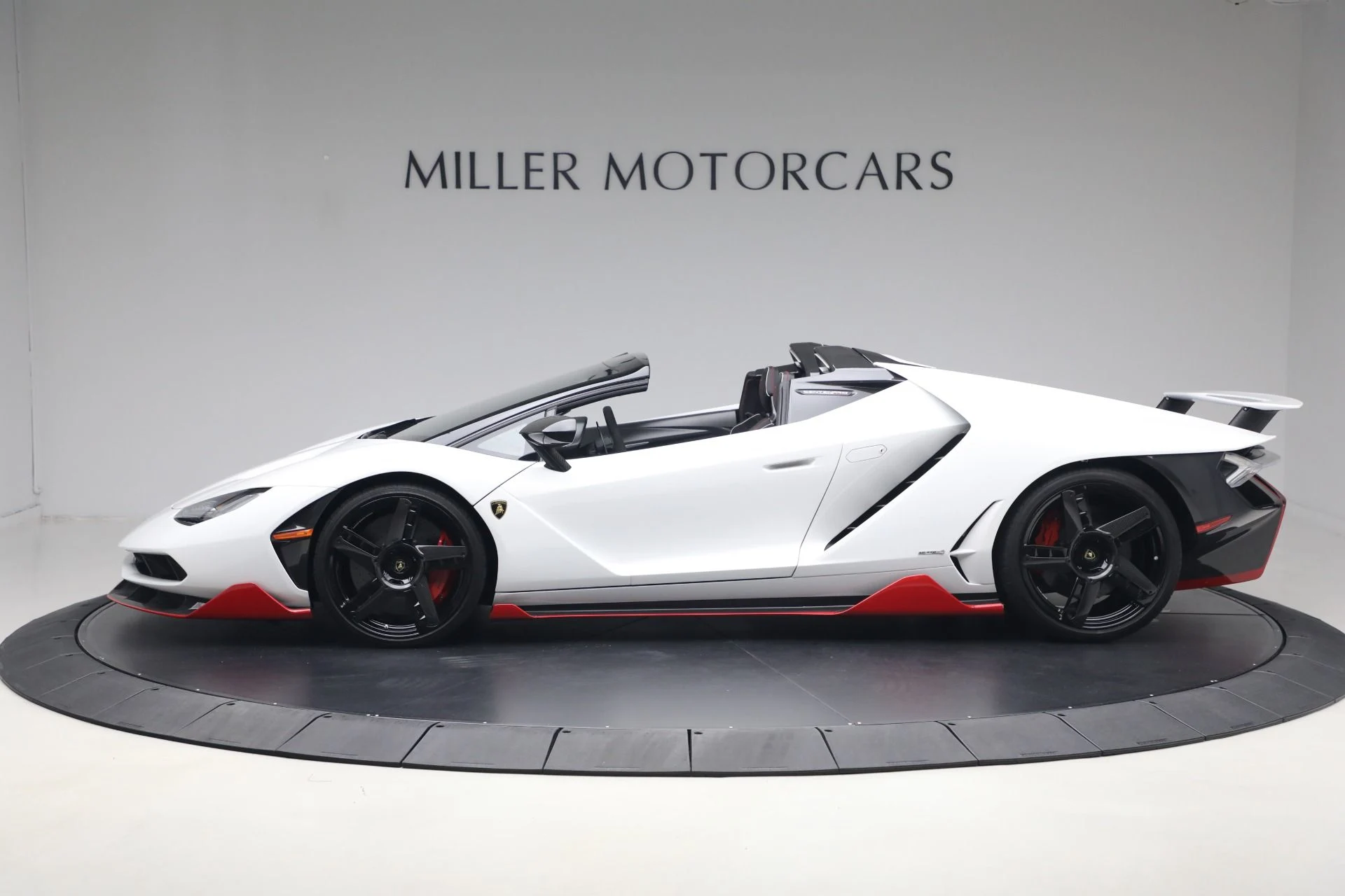 mph006_2582476014_Used_2017_Lamborghini_Centenario_Roadster_1778176880_6a87ff59cf