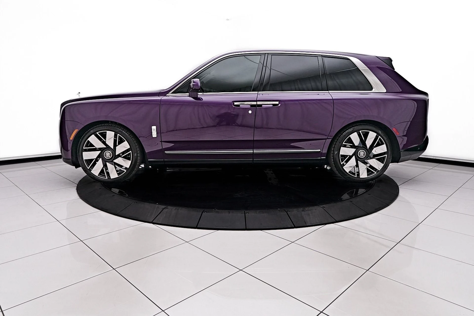 mph006_2602462817_Used_2025_Rolls_Royce_Cullinan_Base_1736646133_28986f63d4