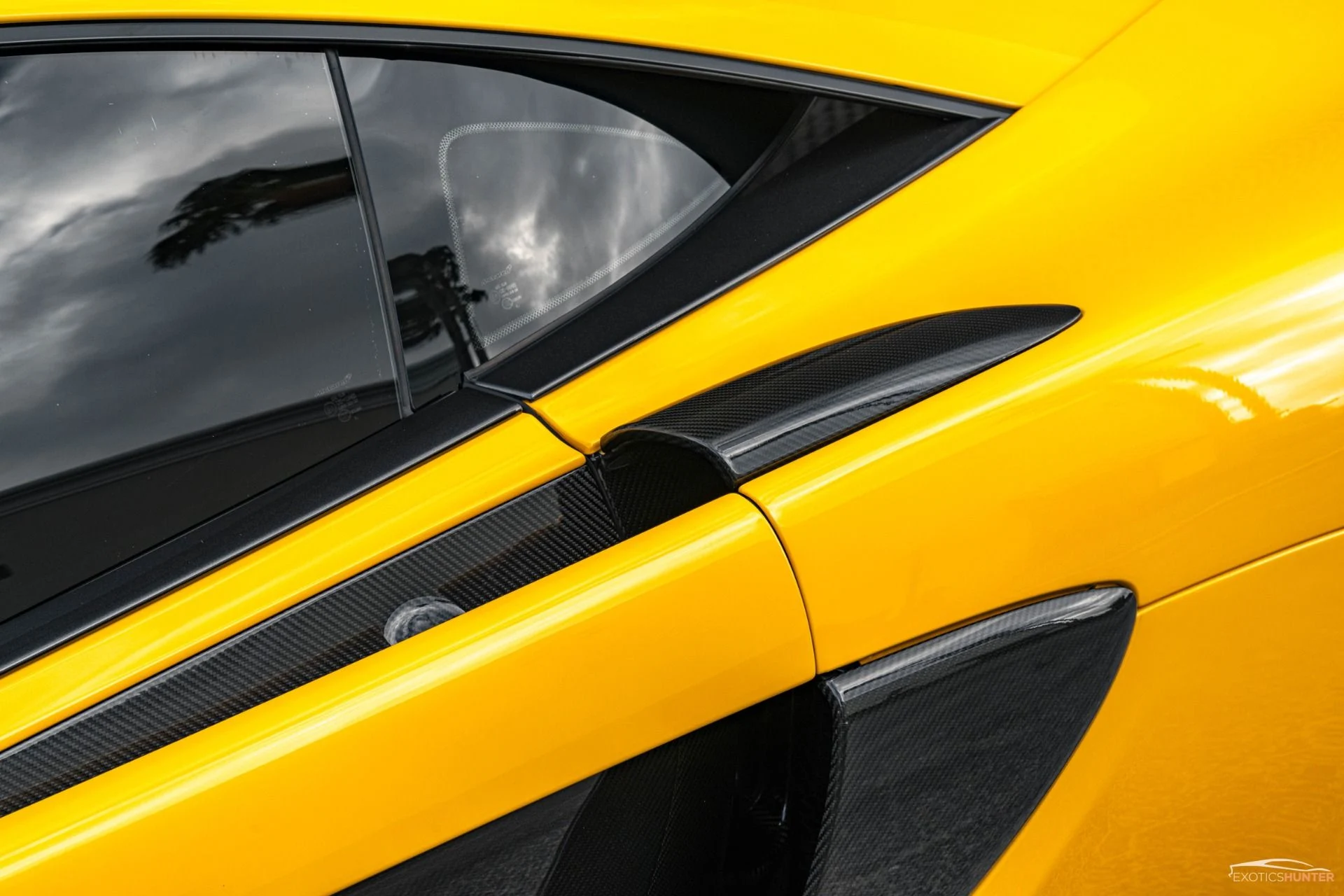 mph006_2609422880_Used_2016_Mc_Laren_570_S_w_EVERY_Carbon_Exterior_Pack_Lux_Pack_Front_Lift_1754945163_5a2be3c15a