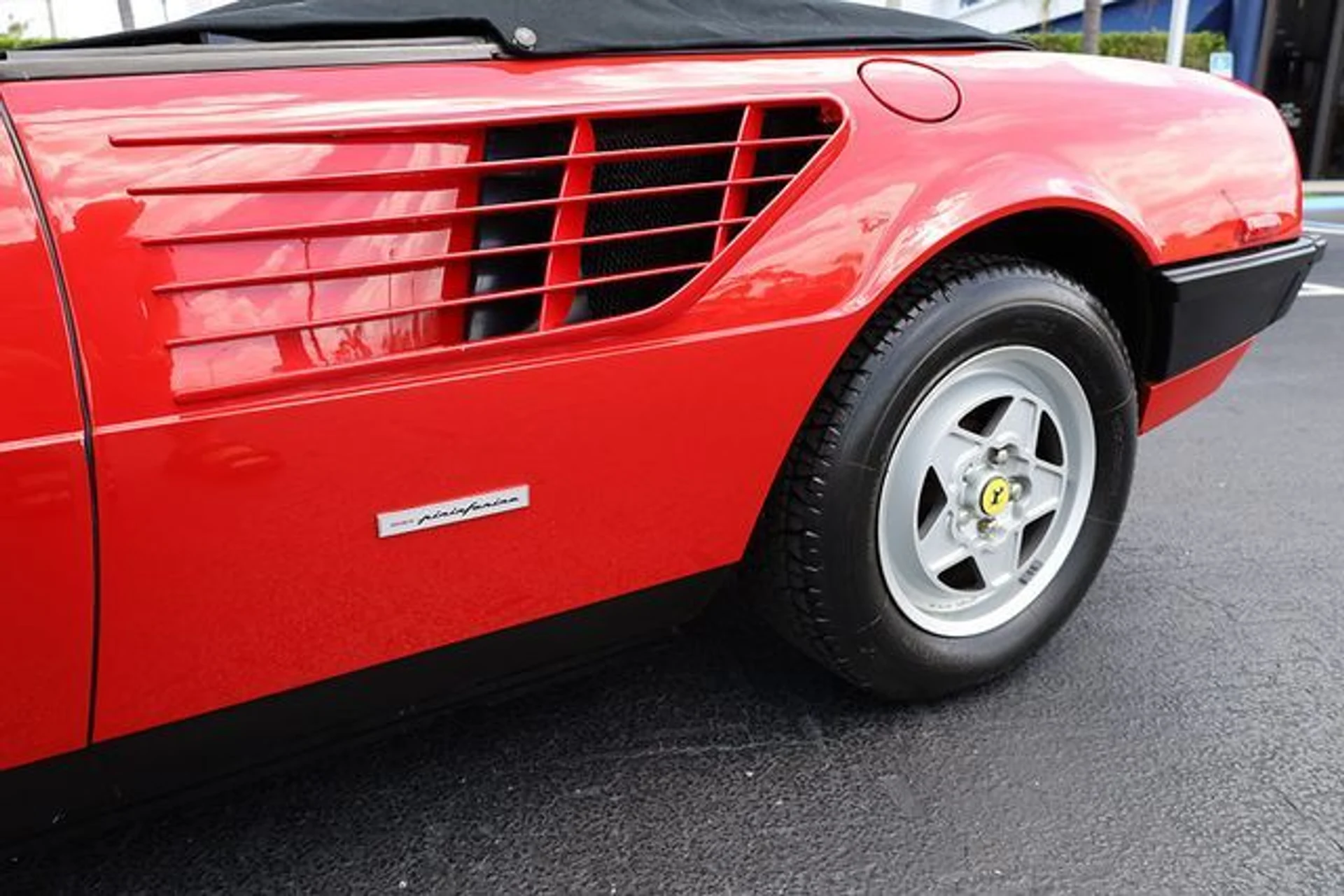 mph006_2614517322_used_1985_ferrari_mondial_quattrovalvolecabriolet_6305_21342573_11_640_f2f0a9a410