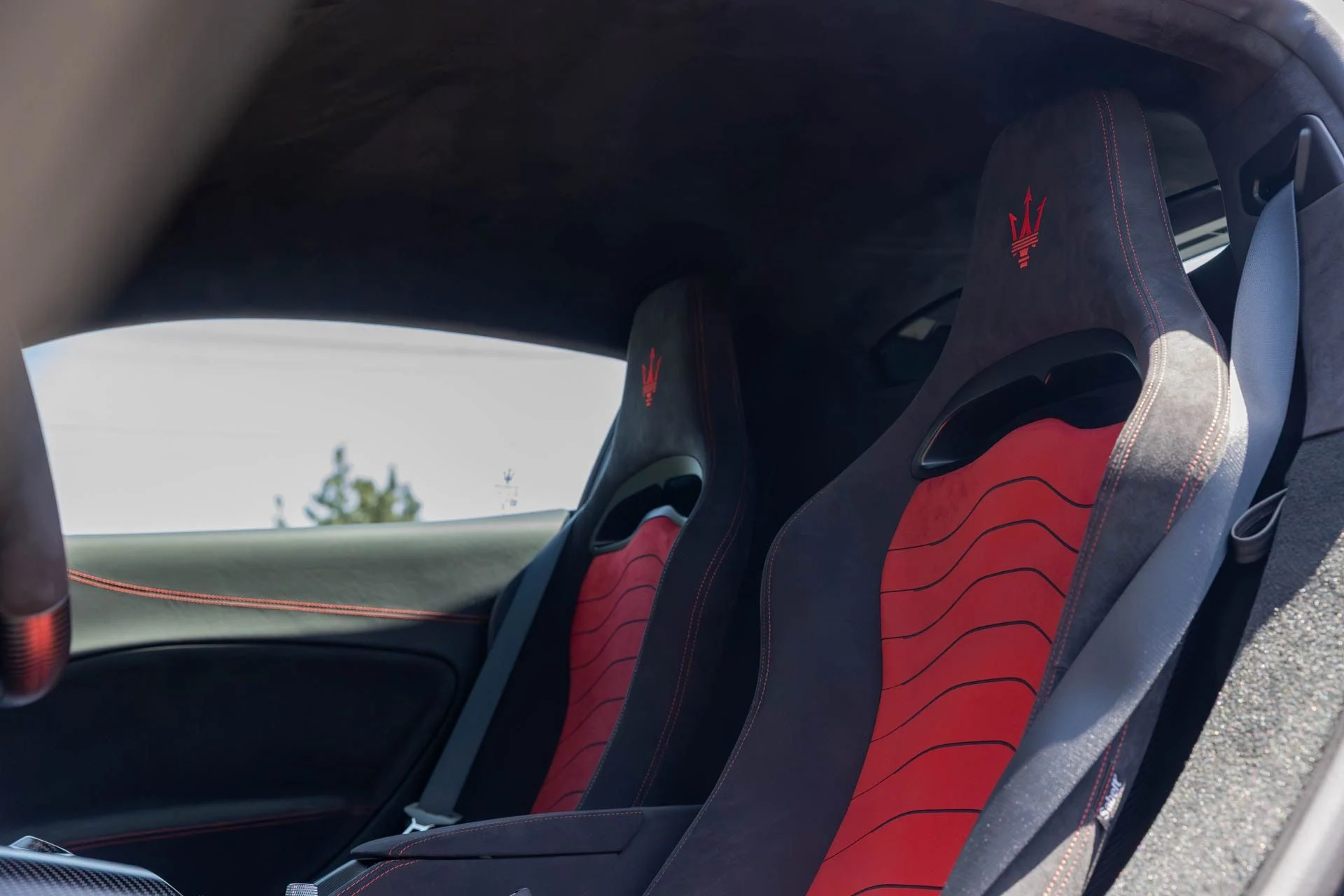 mph006_2621917929_Used_2022_Maserati_MC_20_1747769257_1595b0b3a6