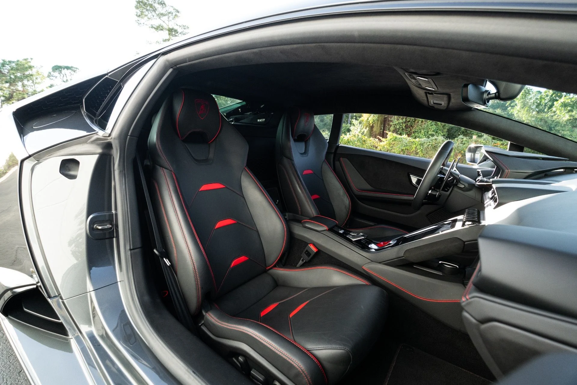 mph006_2623529242_Used_2020_Lamborghini_Huracan_EVO_1769630384_ca37a2655d