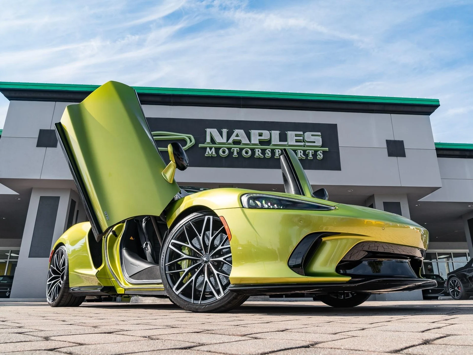 mph006_26248120_Used_2025_Mc_Laren_GTS_Tech_Lux_1765577120_0108d3f38e