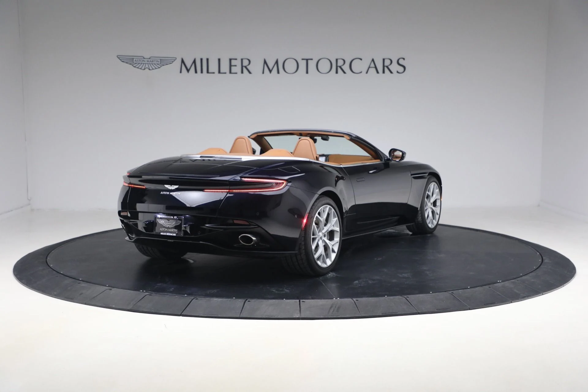 mph006_2628869512_Used_2019_Aston_Martin_DB_11_Volante_1770764888_91e5a59310