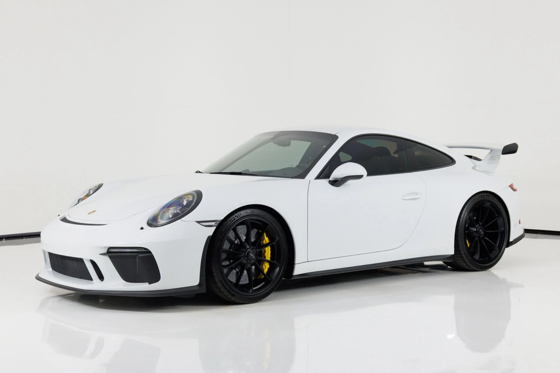 mph006_2632363258_Used_2018_Porsche_911_GT_3_1782317492_e687a41ee7