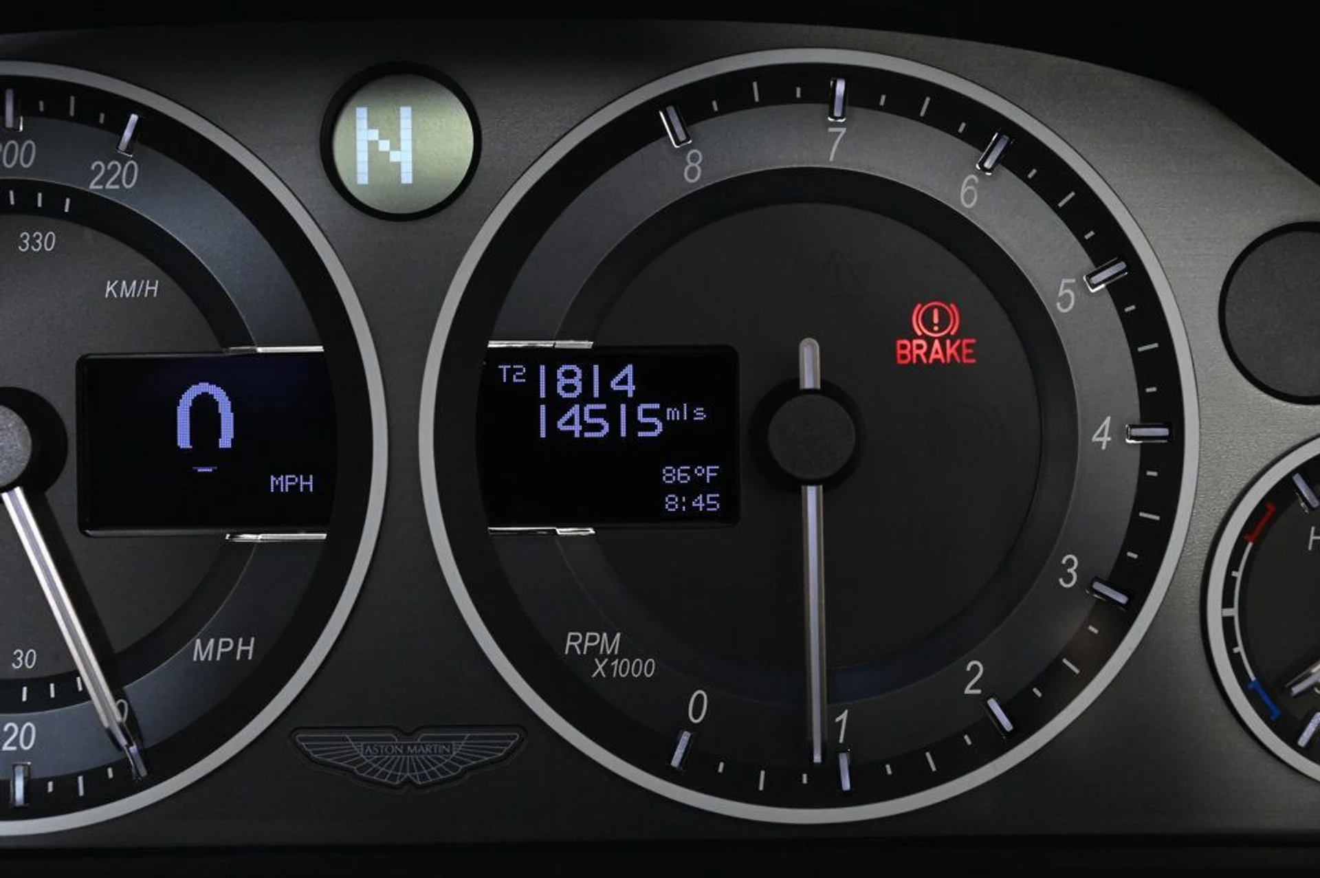 mph006_2636734165_used_2017_aston_martin_v12_vantage_s_11350_22970914_6_1024_15ec643251