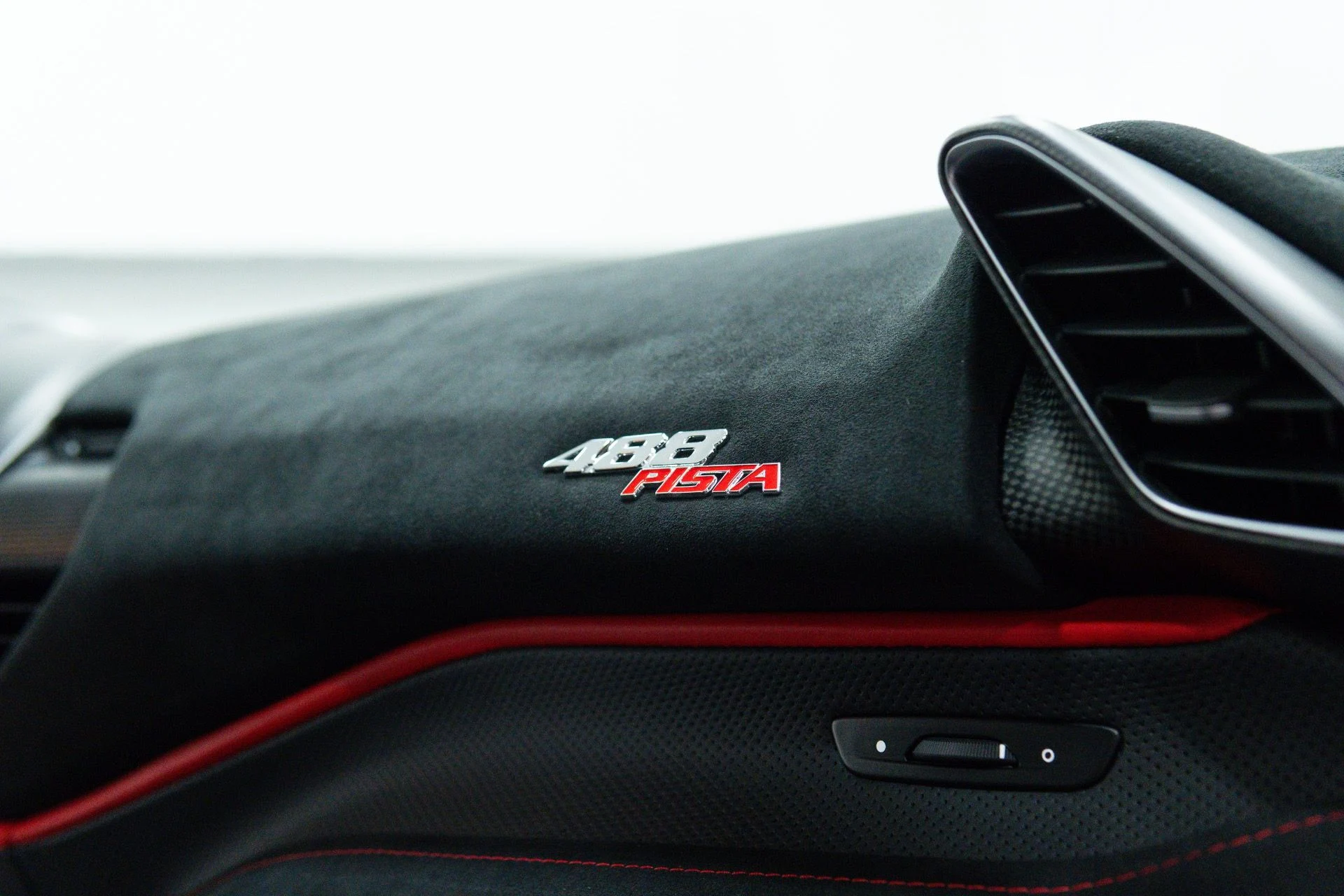 mph006_2641290693_Used_2020_Ferrari_488_Pista_1788470814_3966cce7cf