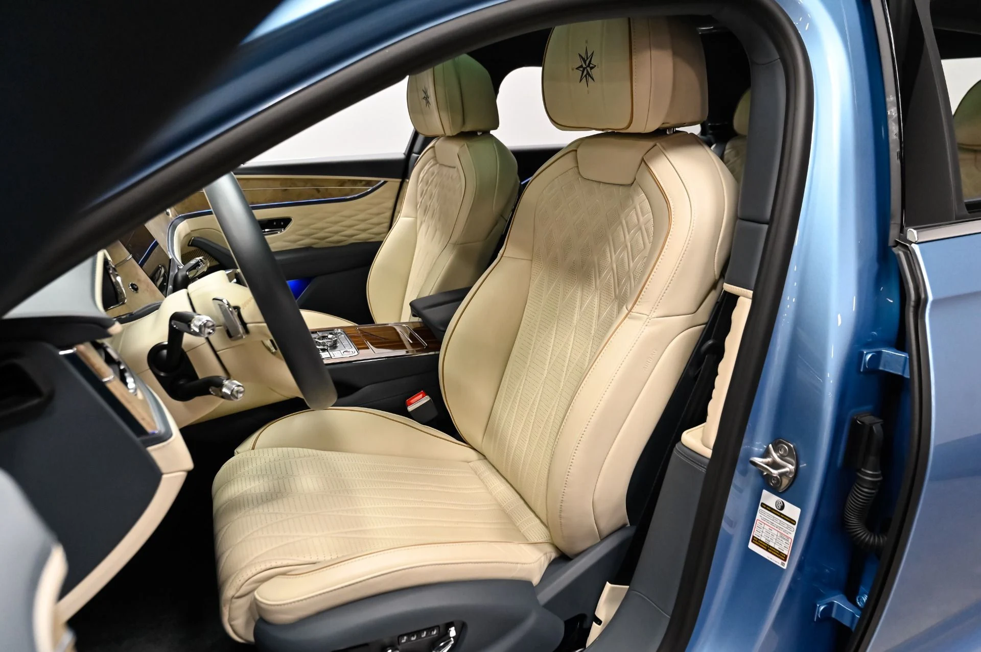 mph006_2641849453_Used_2022_Bentley_Flying_Spur_V8_1790876311_cdf73e92c5