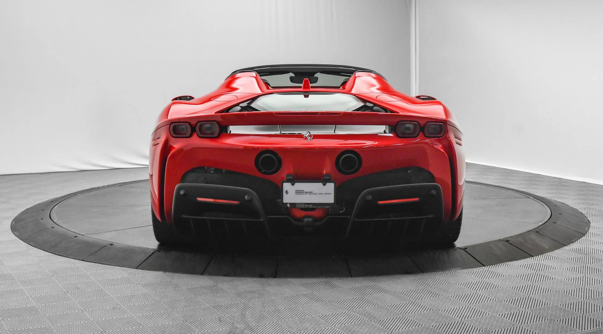 mph006_2649338151_Used_2022_Ferrari_SF_90_Spider_1753776131_306cedccb5