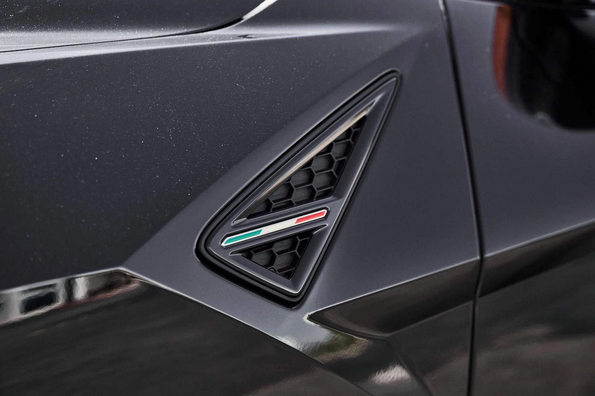 mph006_265020629_Used_2025_Lamborghini_Urus_SE_1779991970_dbbd32abeb