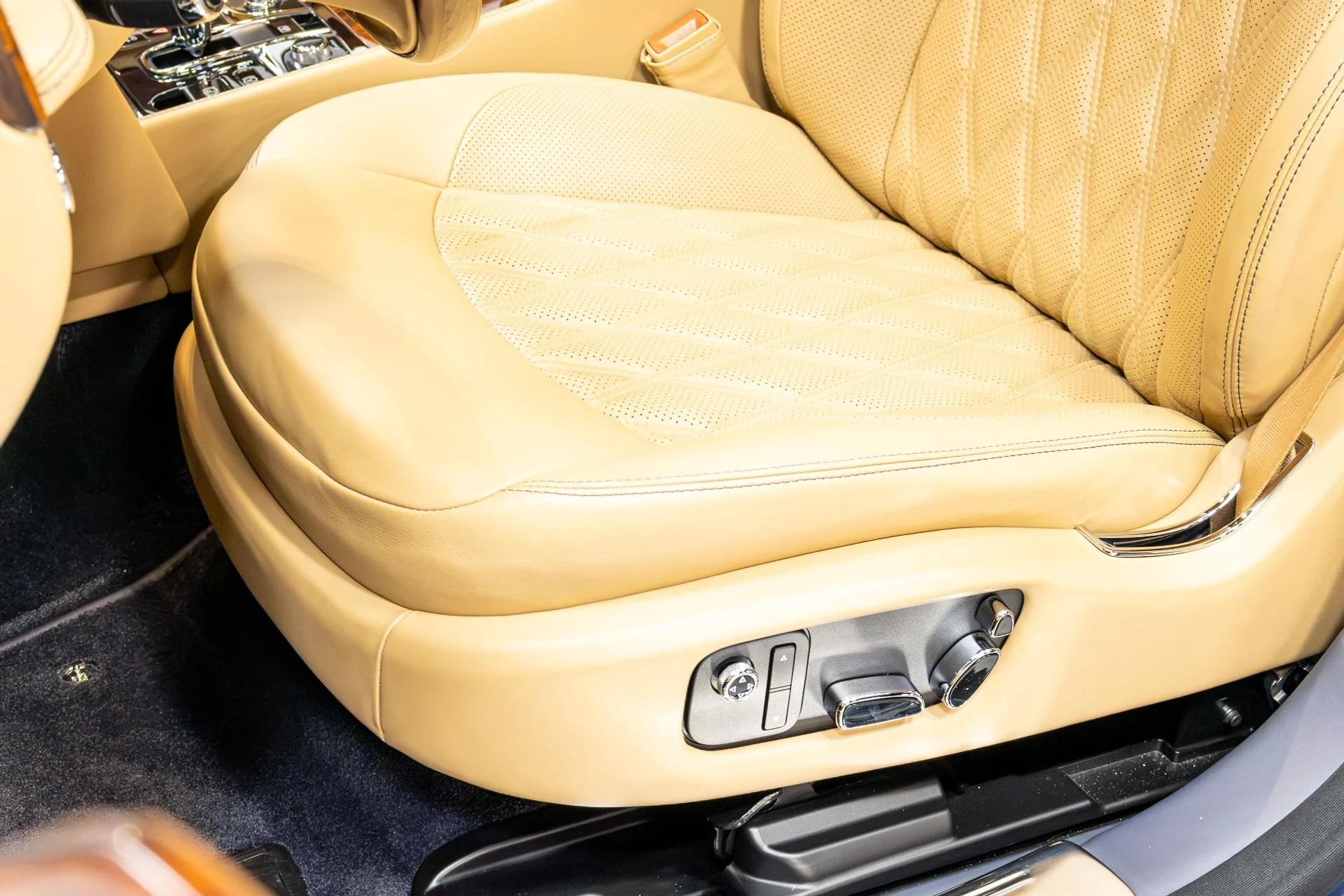 mph006_2659862509_Used_2017_Bentley_Mulsanne_1775514187_a31f0370a6